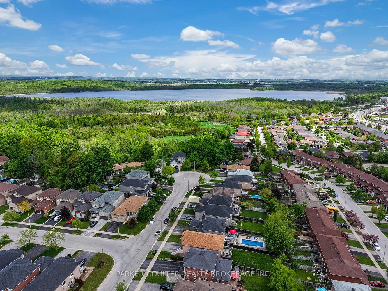 Photo 48 of 9 Surrey Drive, Barrie, Little Lake — HOMEH