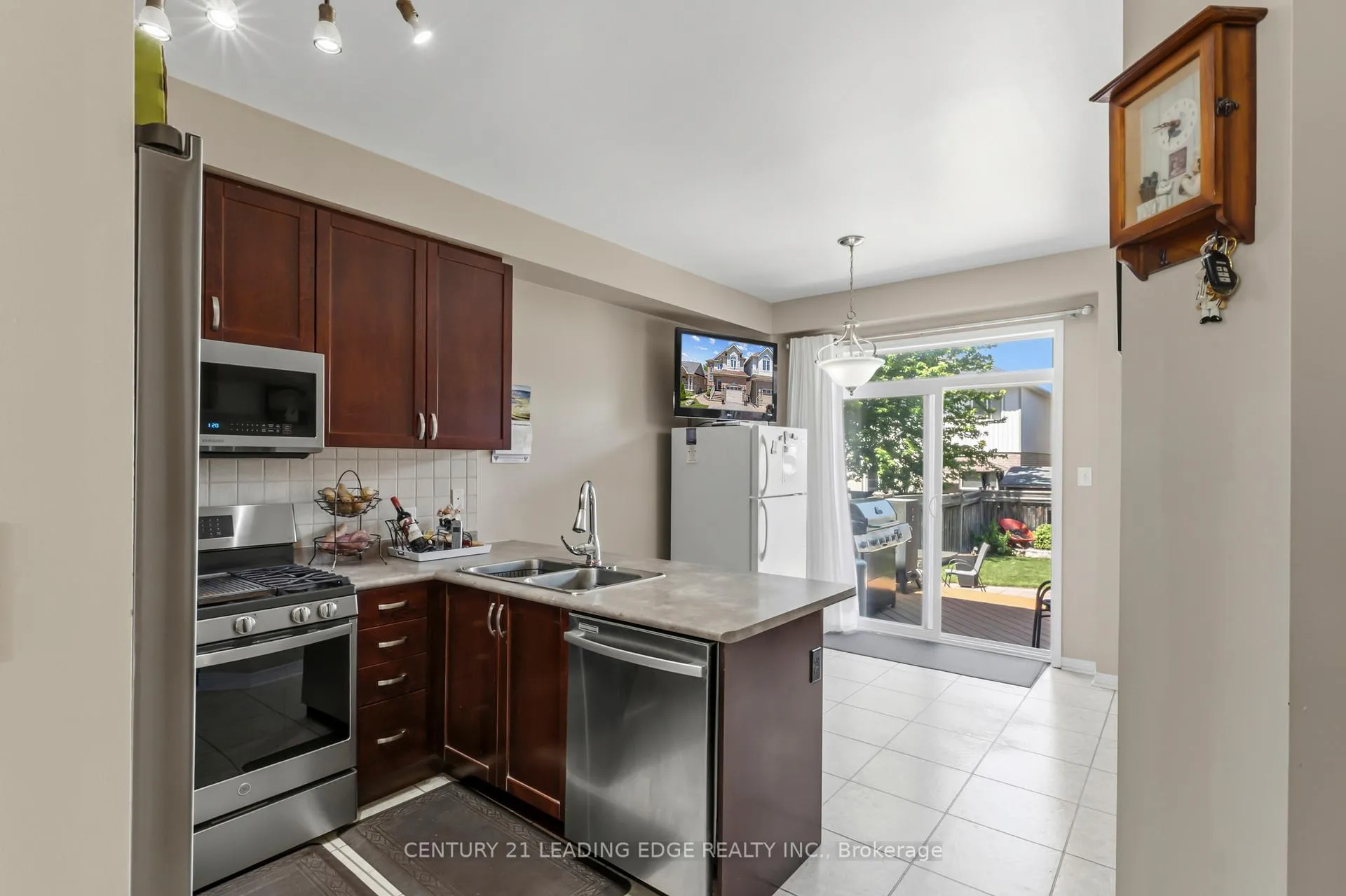 Photo 5 of 1103 Glenbourne Drive, Oshawa, Pinecrest — HOMEH