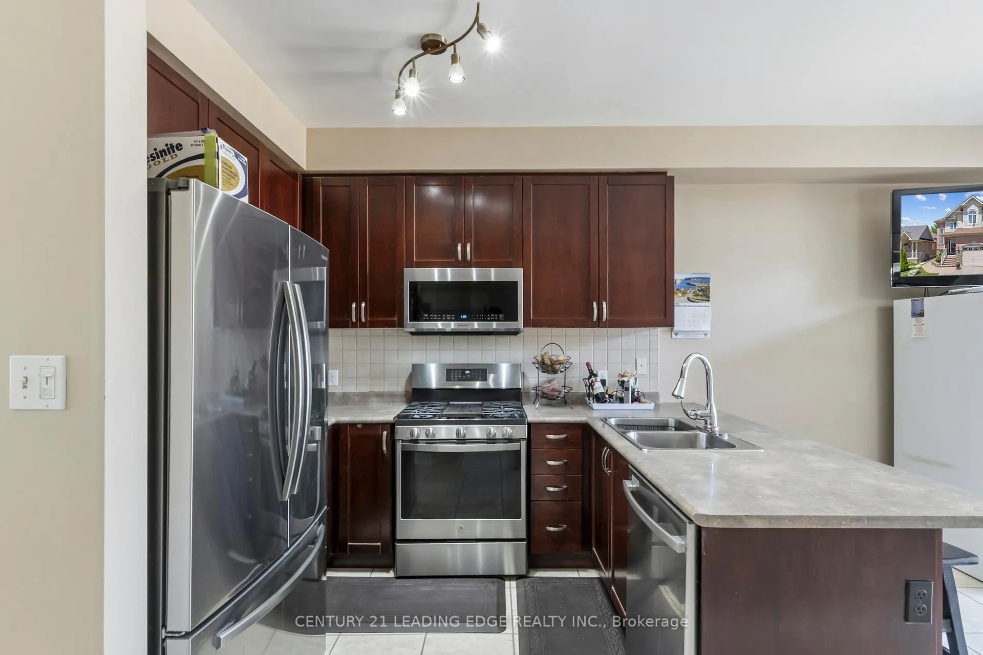 Photo 6 of 1103 Glenbourne Drive, Oshawa, Pinecrest — HOMEH