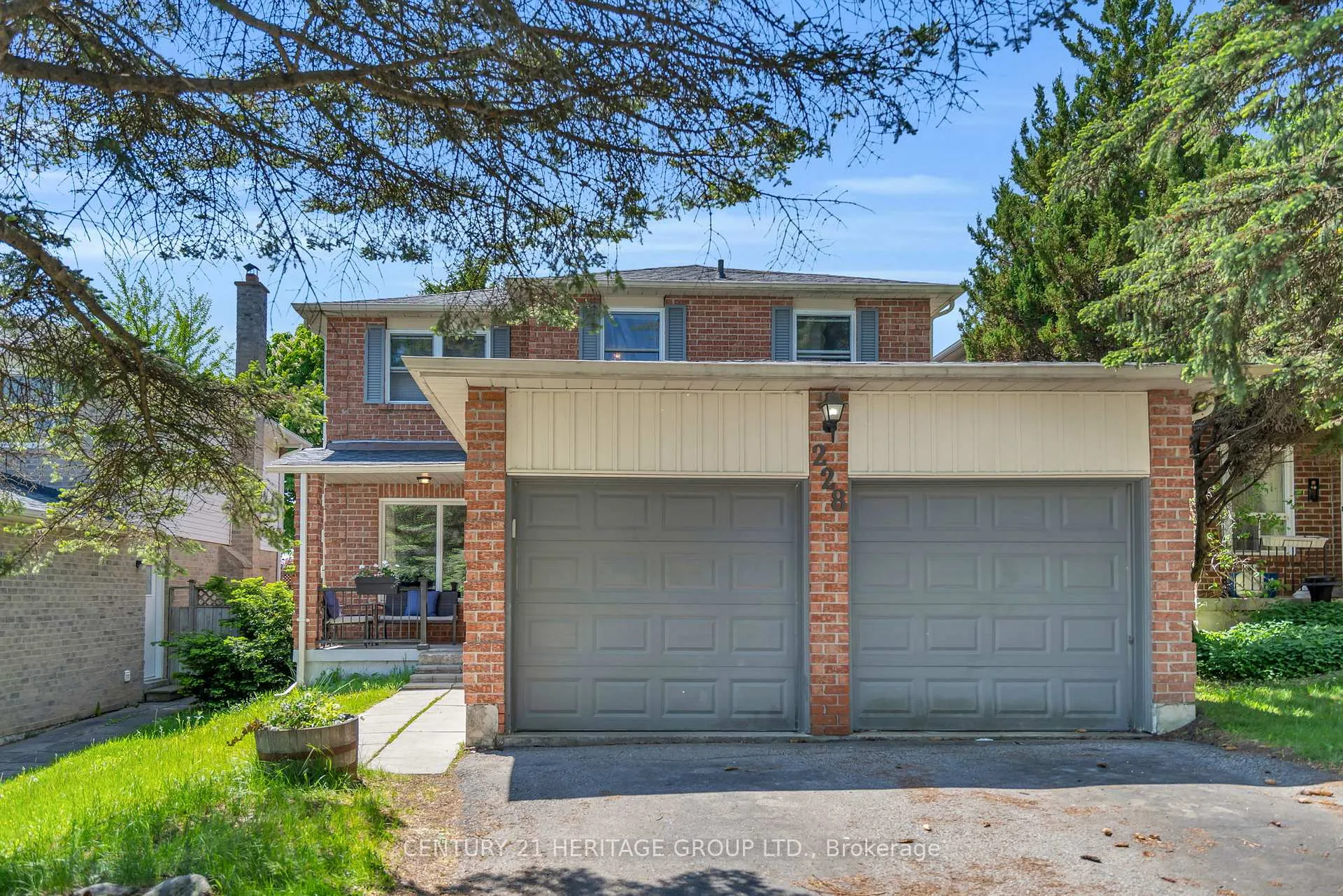 Photo 3 of 228 Billings Crescent, Newmarket, Bristol-London — HOMEH