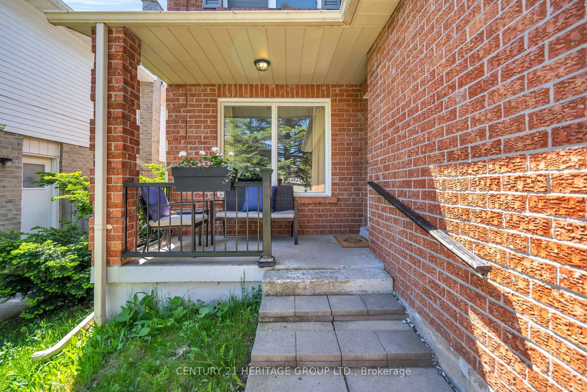 Photo 5 of 228 Billings Crescent, Newmarket, Bristol-London — HOMEH