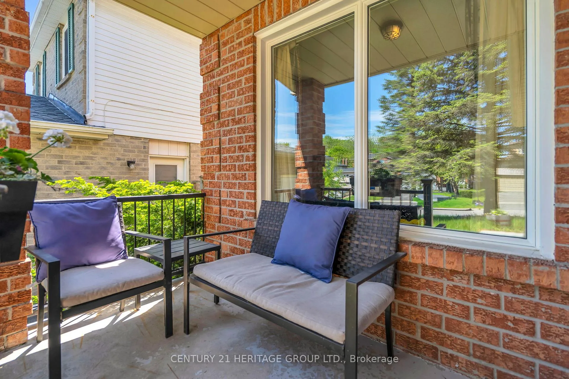 Photo 6 of 228 Billings Crescent, Newmarket, Bristol-London — HOMEH