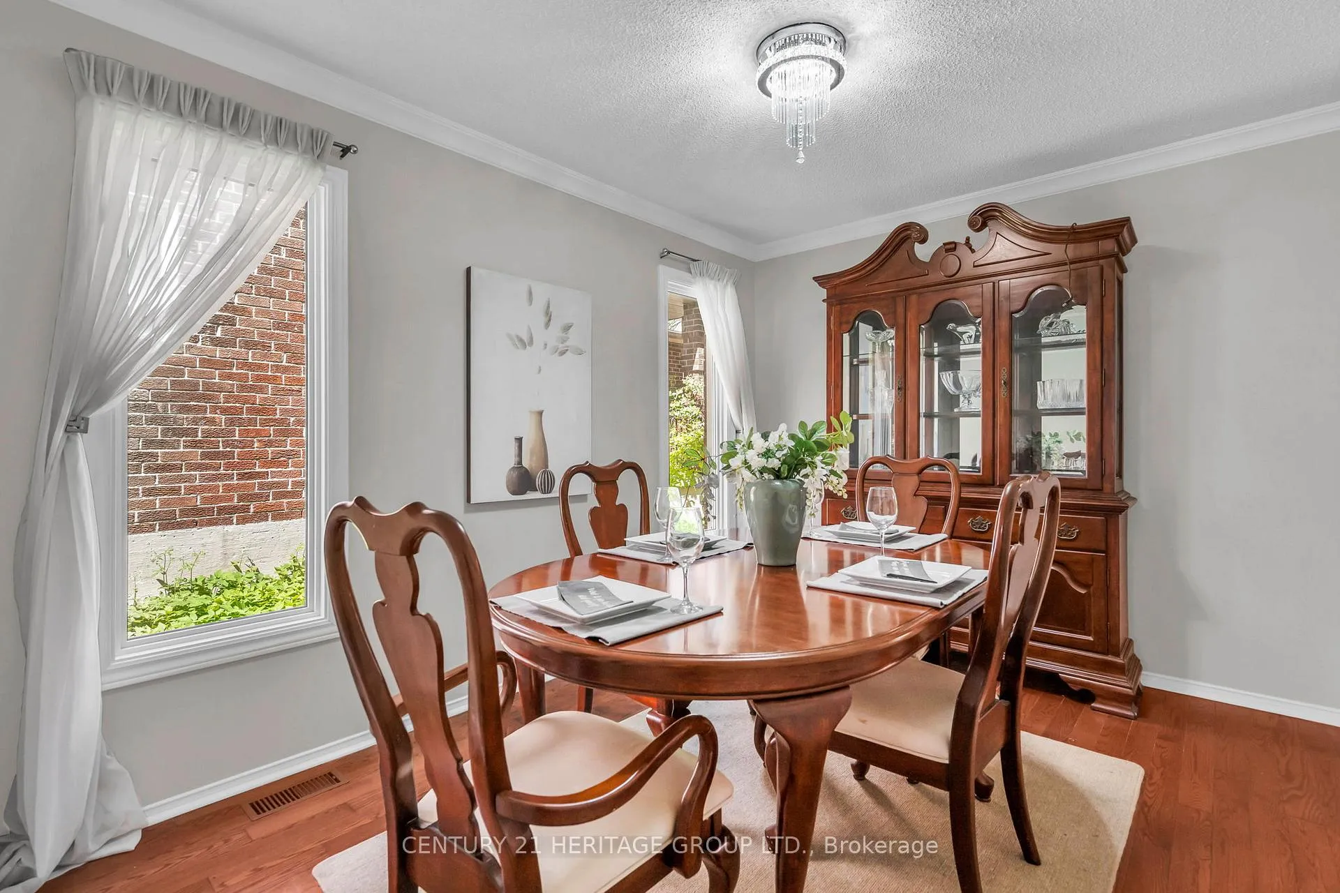 Photo 12 of 228 Billings Crescent, Newmarket, Bristol-London — HOMEH