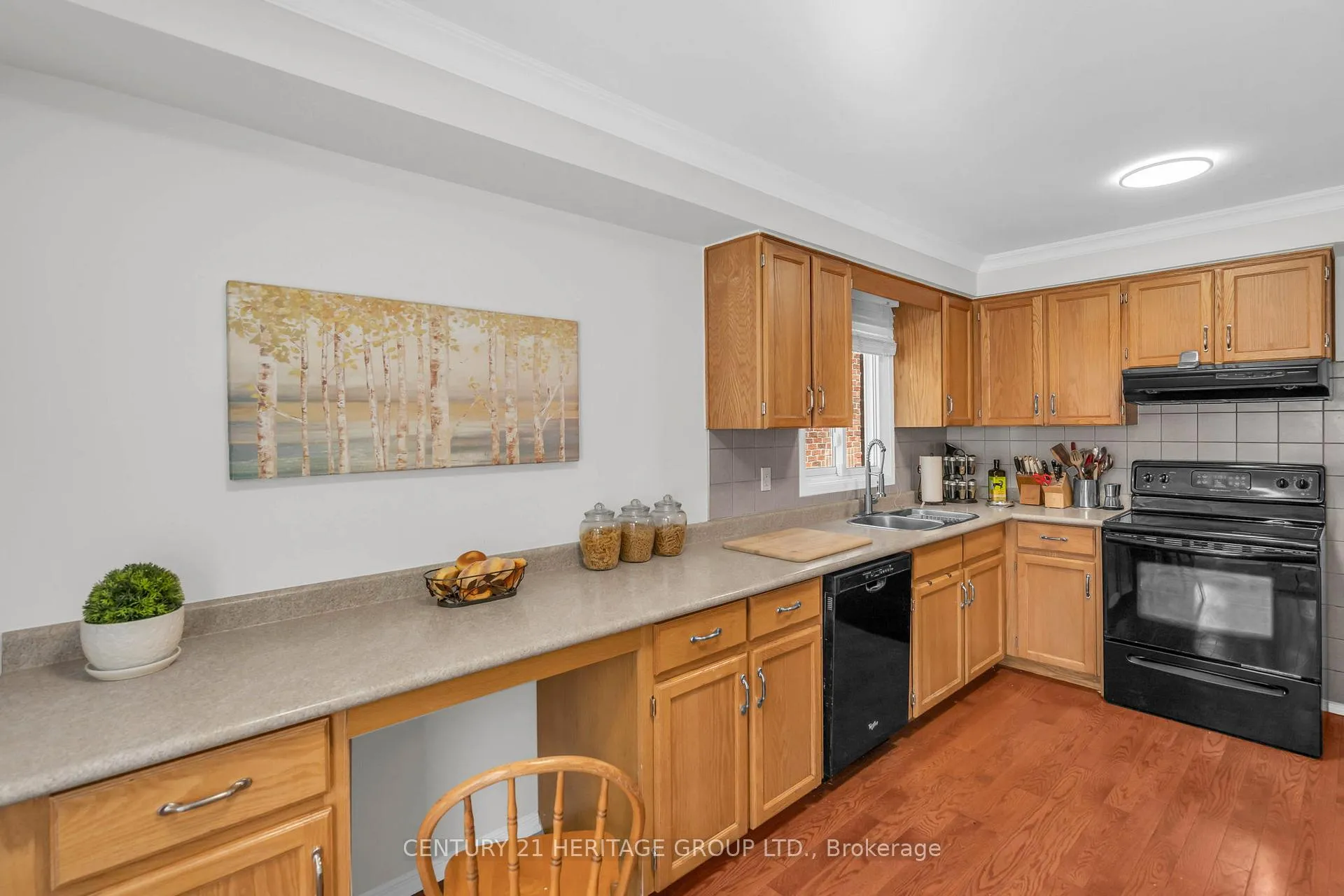 Photo 16 of 228 Billings Crescent, Newmarket, Bristol-London — HOMEH