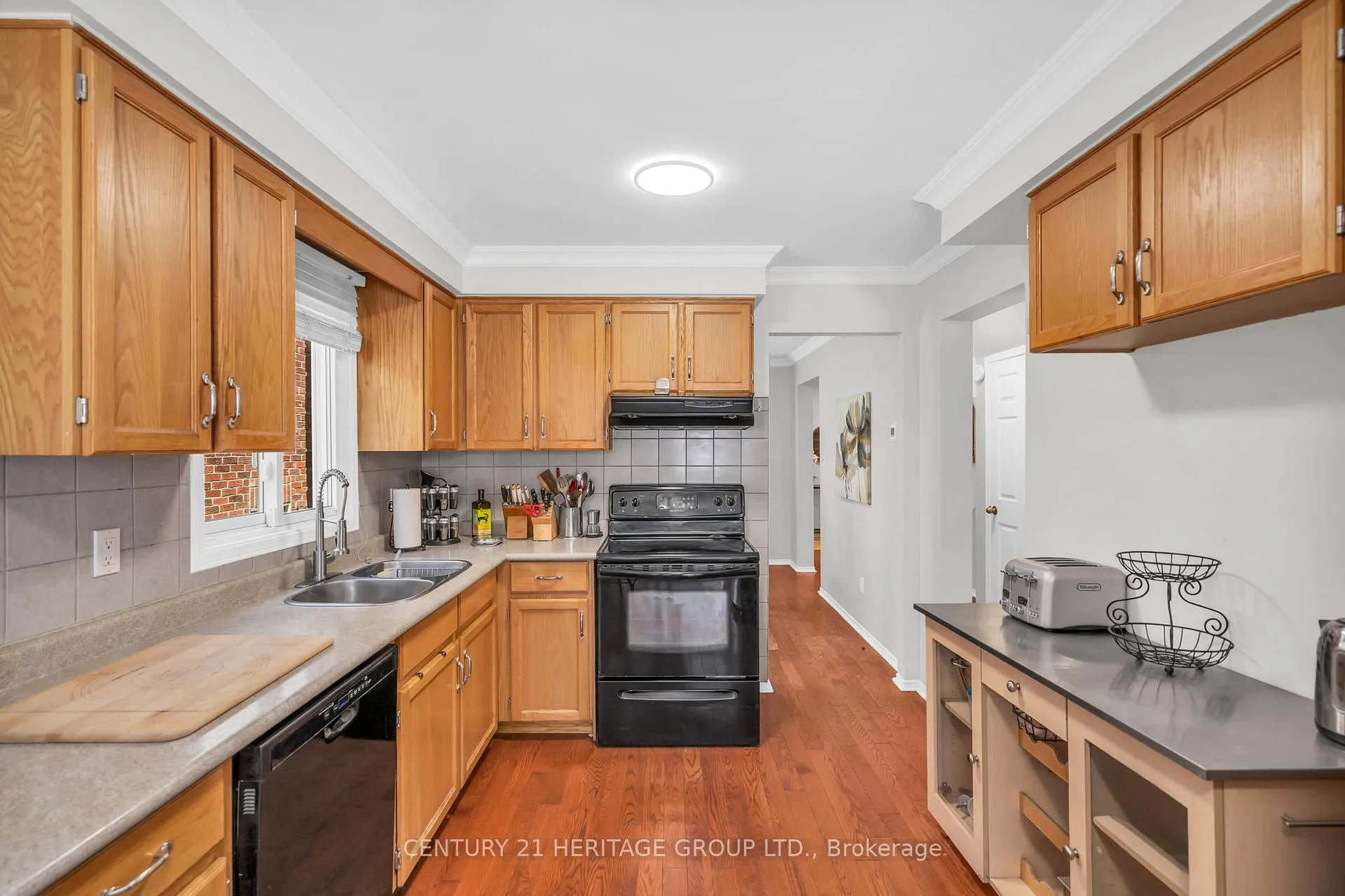 Photo 18 of 228 Billings Crescent, Newmarket, Bristol-London — HOMEH