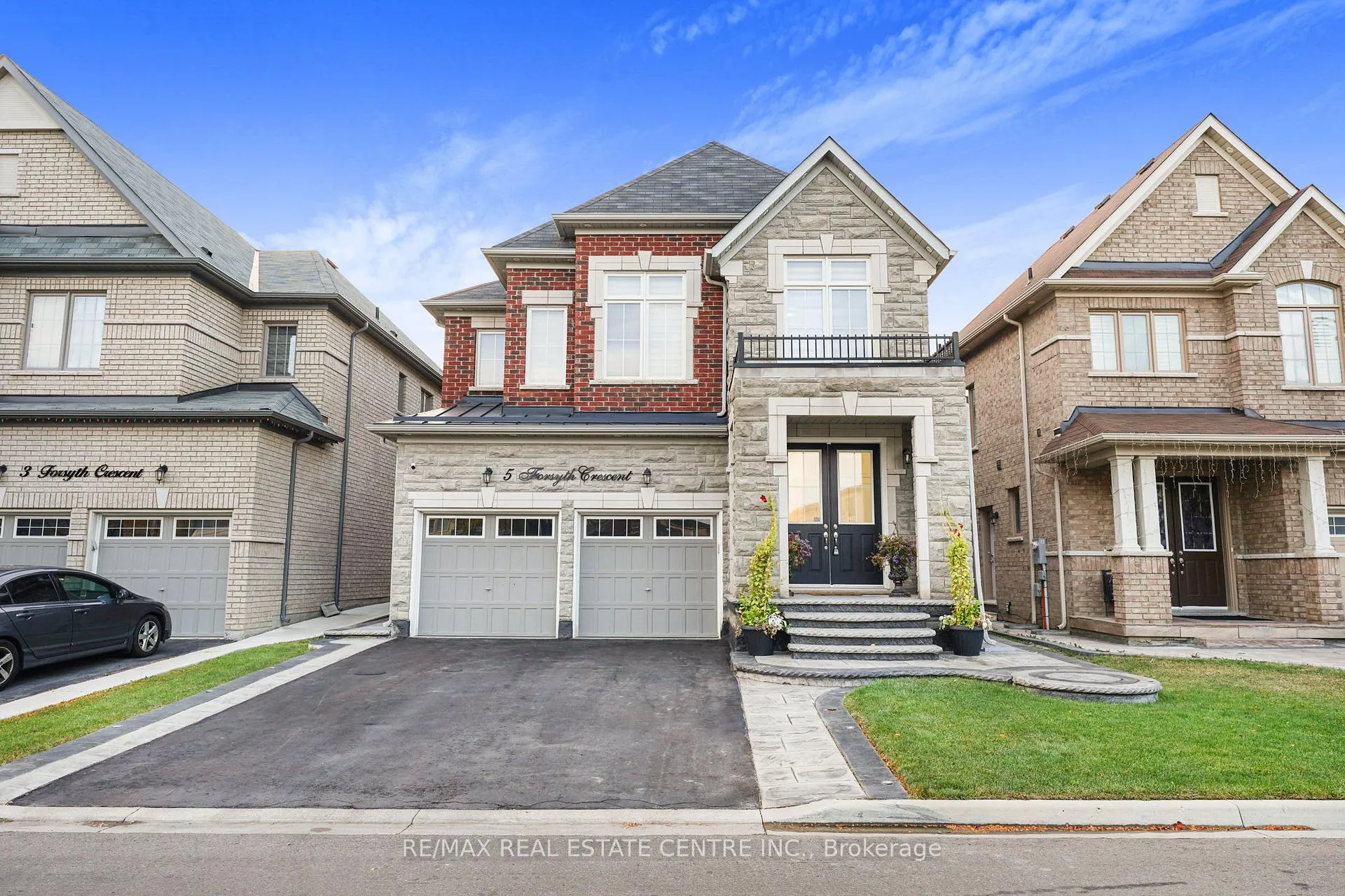 Photo 1 of 5 Forsyth Crescent E, Brampton, Credit Valley — HOMEH