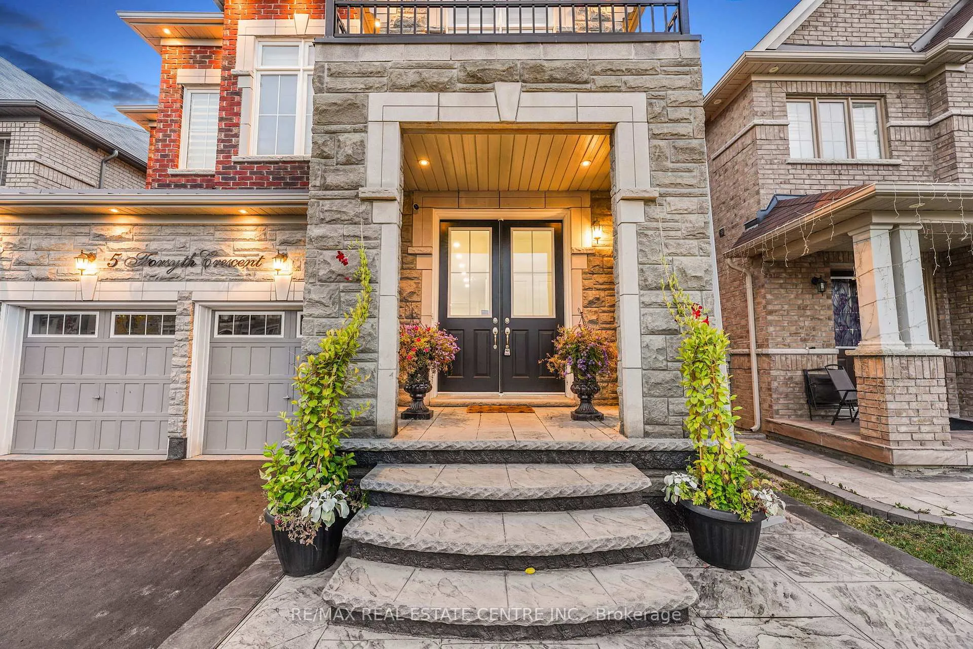 Photo 3 of 5 Forsyth Crescent E, Brampton, Credit Valley — HOMEH