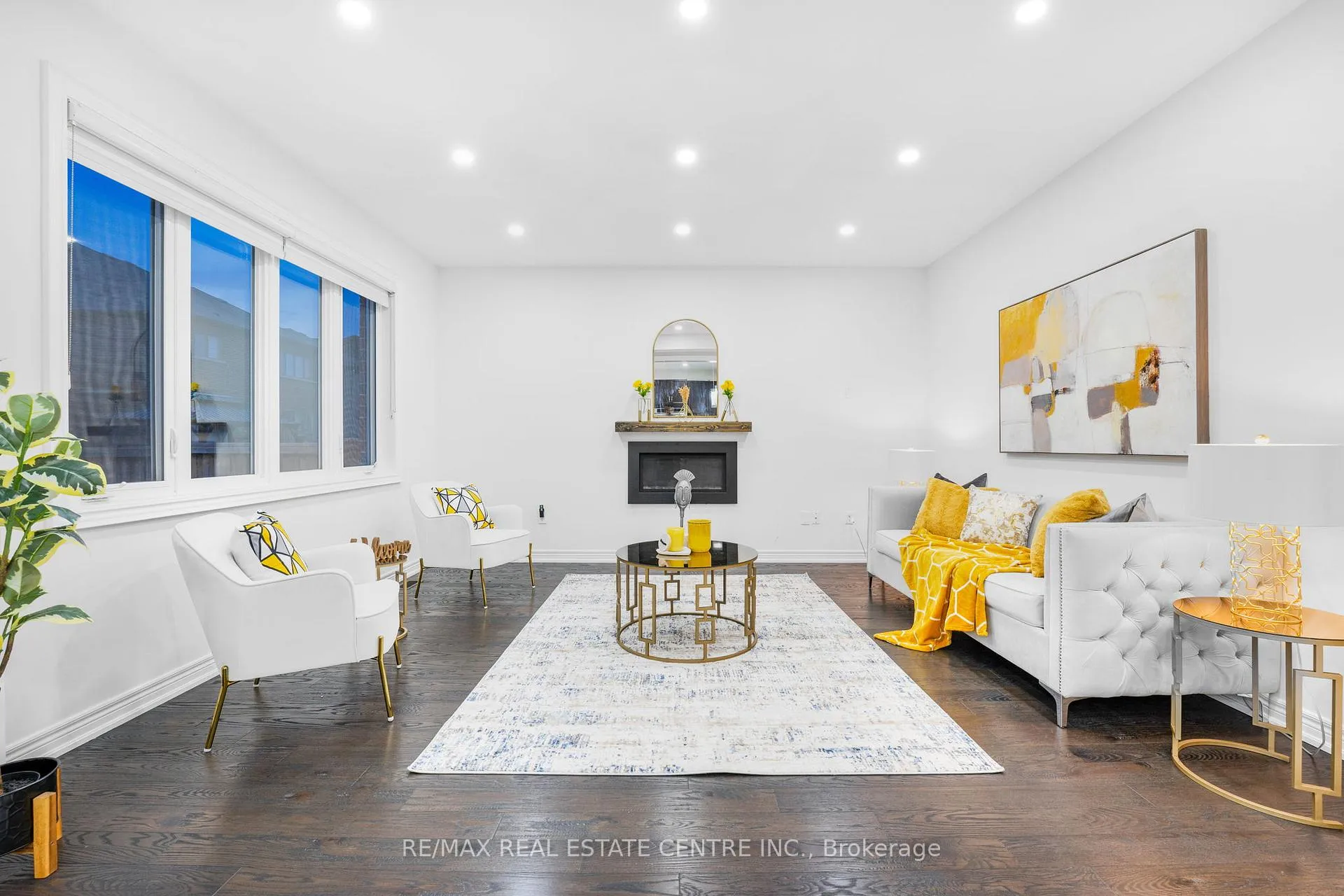 Photo 9 of 5 Forsyth Crescent E, Brampton, Credit Valley — HOMEH