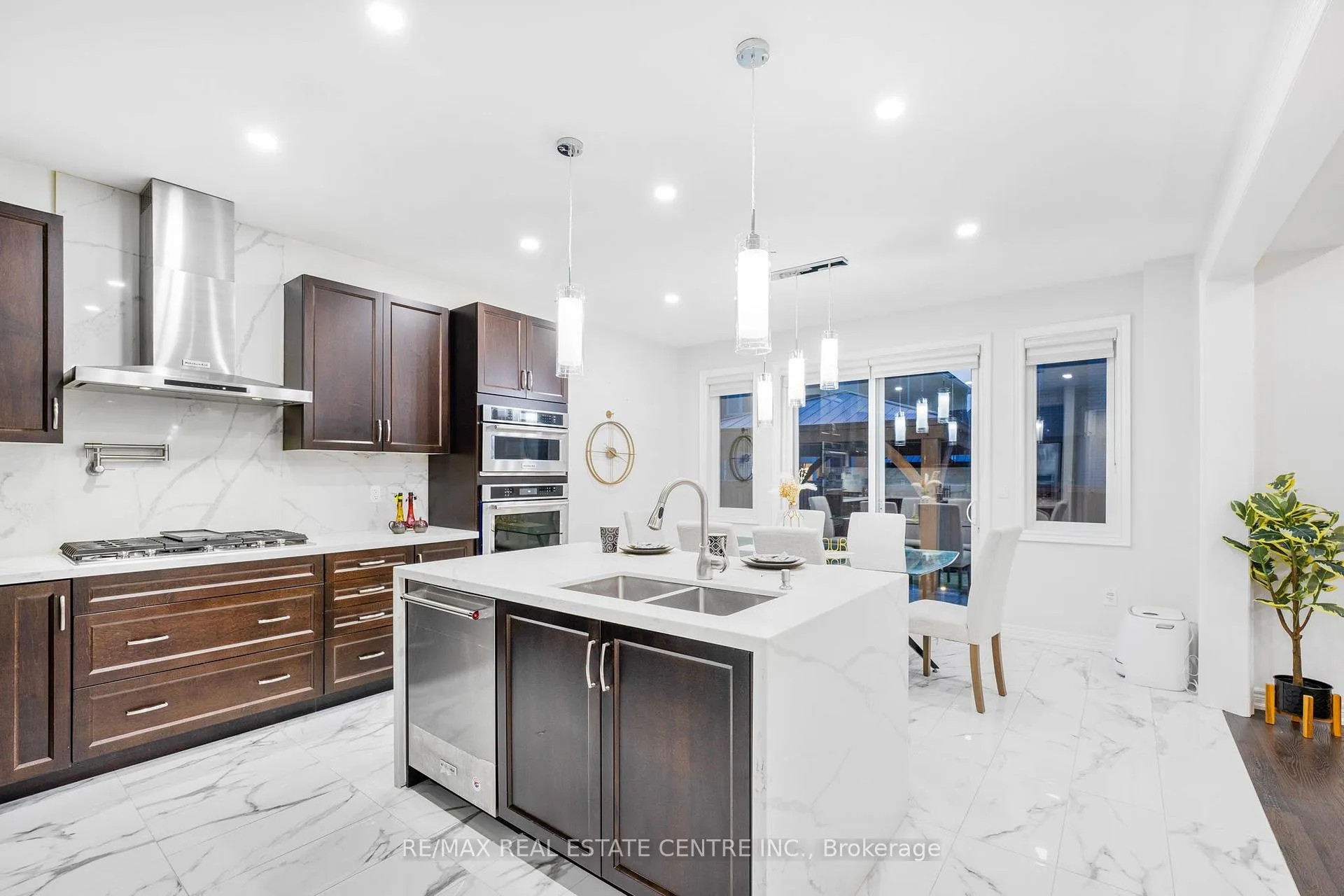 Photo 10 of 5 Forsyth Crescent E, Brampton, Credit Valley — HOMEH