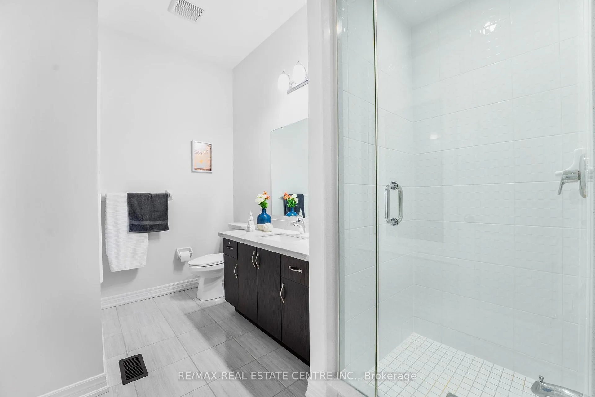Photo 14 of 5 Forsyth Crescent E, Brampton, Credit Valley — HOMEH