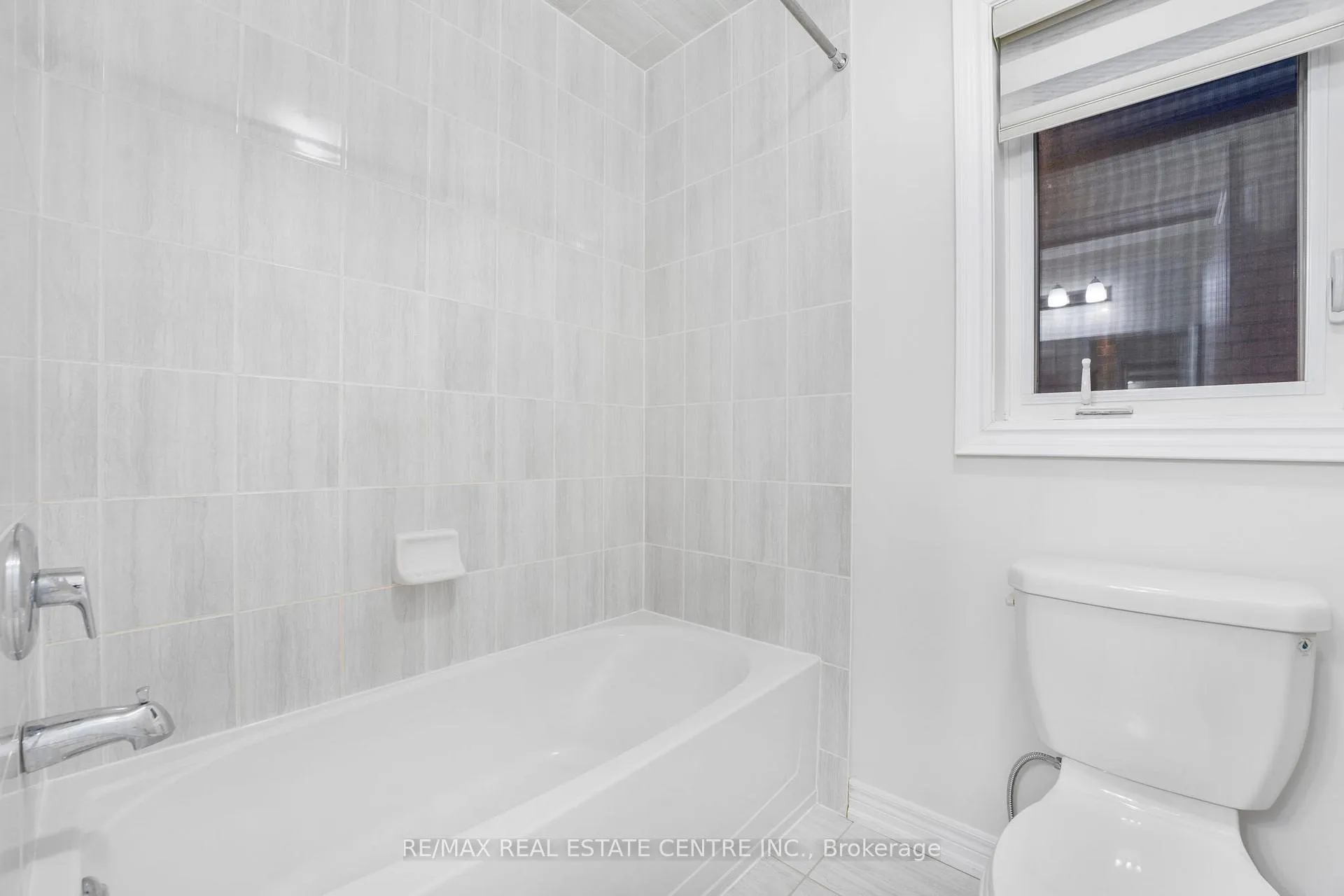 Photo 18 of 5 Forsyth Crescent E, Brampton, Credit Valley — HOMEH