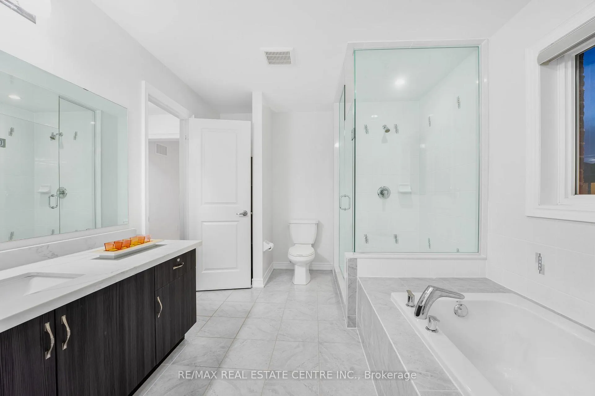 Photo 23 of 5 Forsyth Crescent E, Brampton, Credit Valley — HOMEH