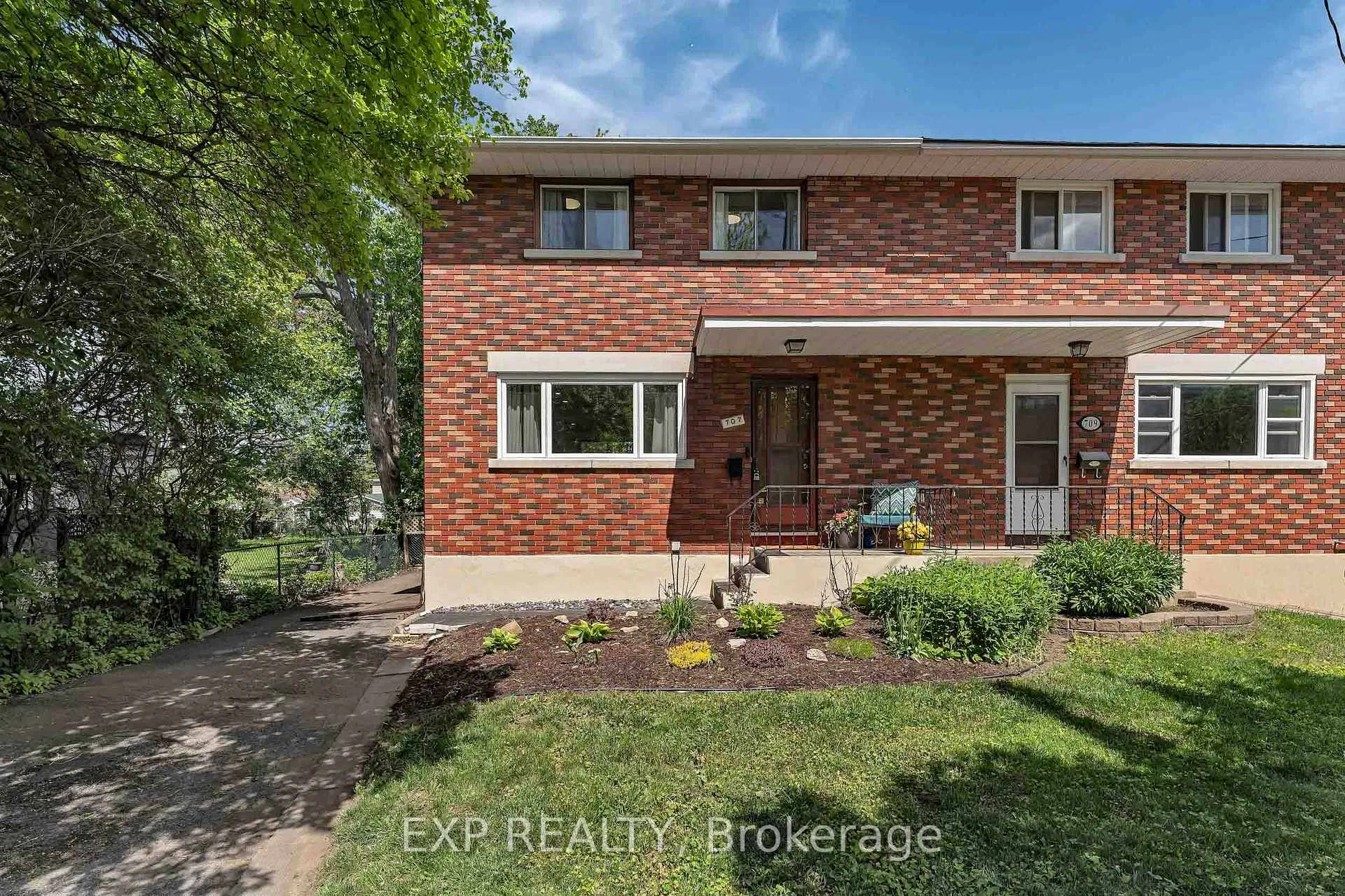 Photo 1 of 707 Roosevelt Avenue, Ottawa, Laurentianview — HOMEH