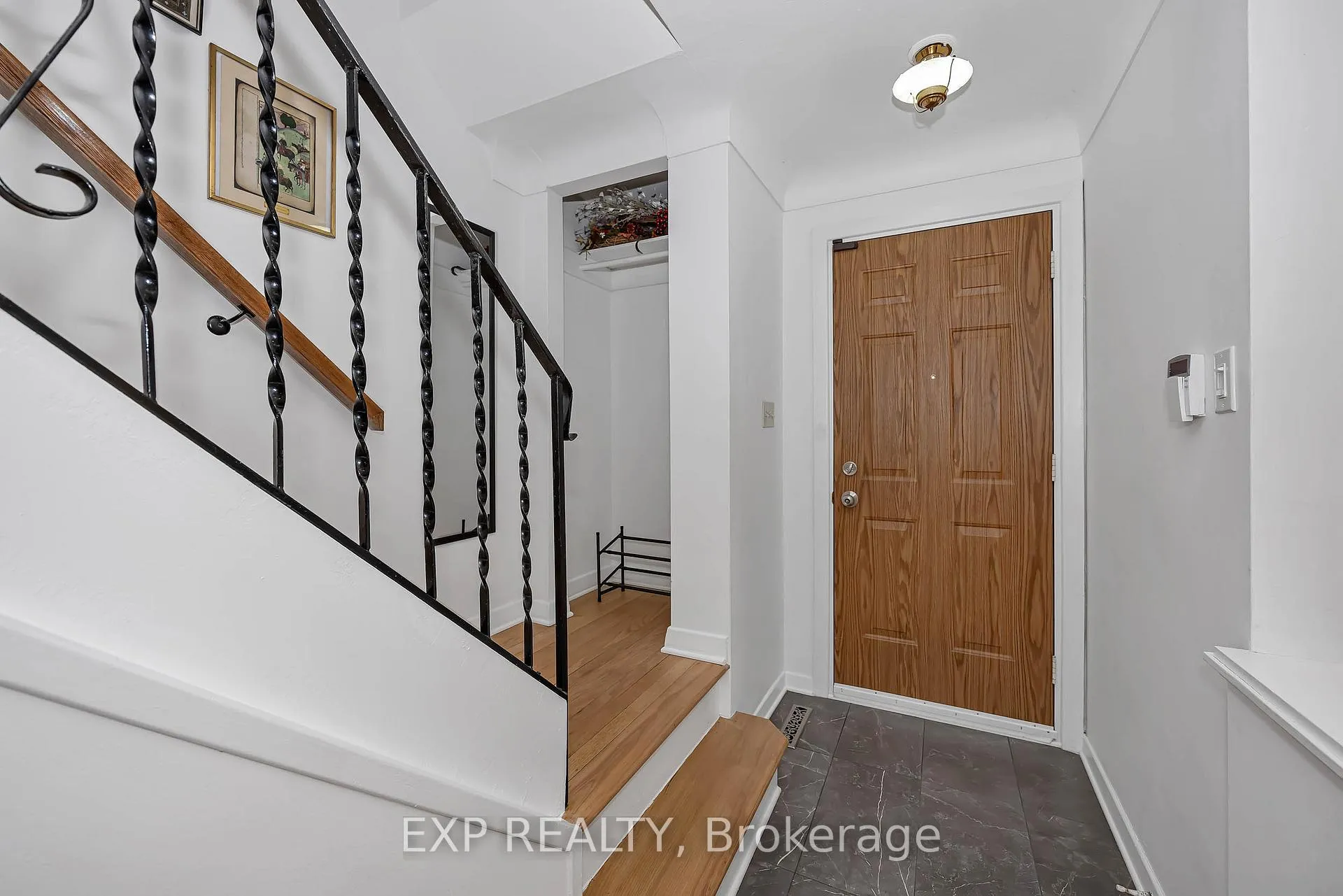Photo 3 of 707 Roosevelt Avenue, Ottawa, Laurentianview — HOMEH
