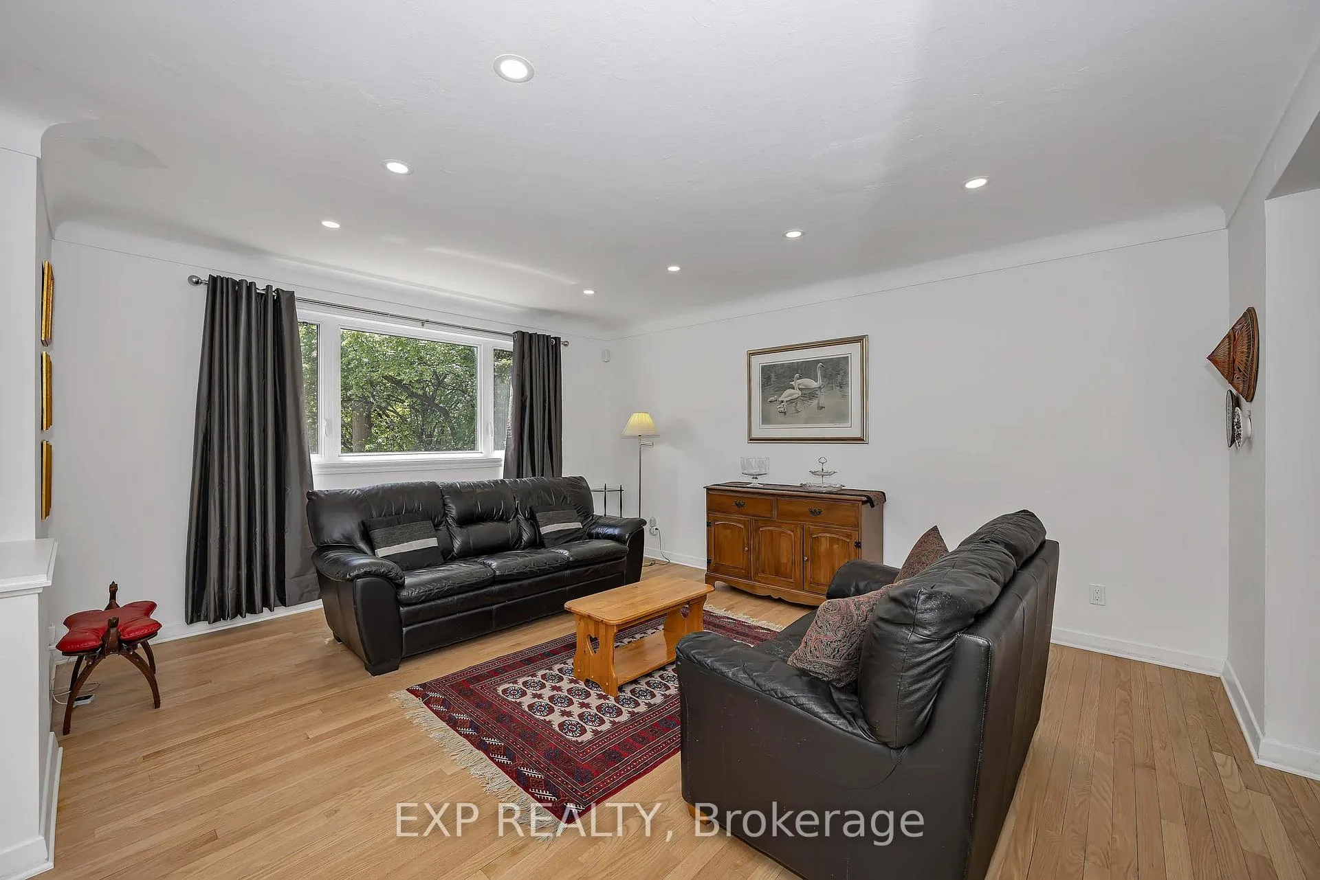Photo 4 of 707 Roosevelt Avenue, Ottawa, Laurentianview — HOMEH