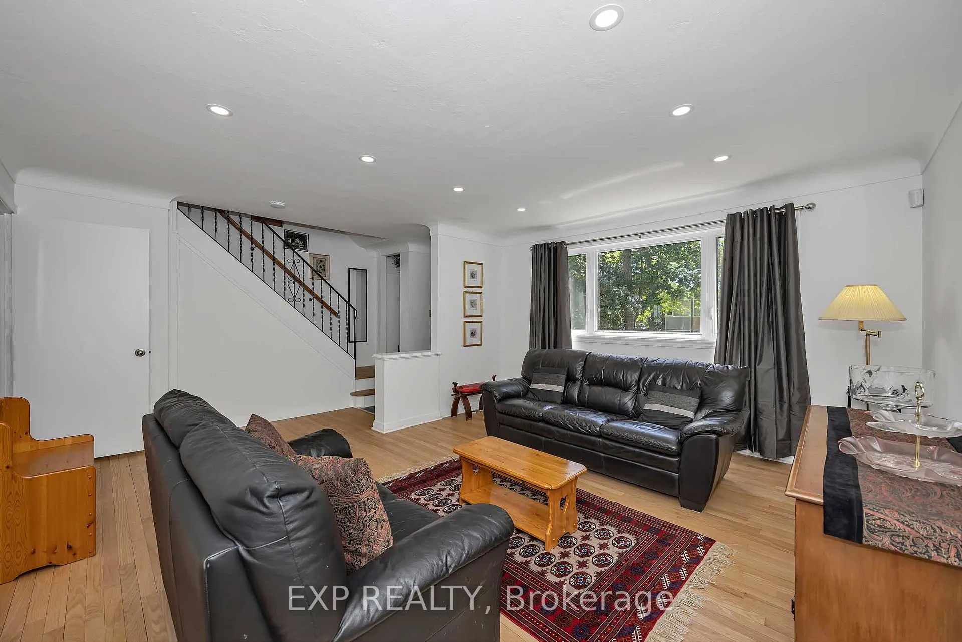 Photo 5 of 707 Roosevelt Avenue, Ottawa, Laurentianview — HOMEH