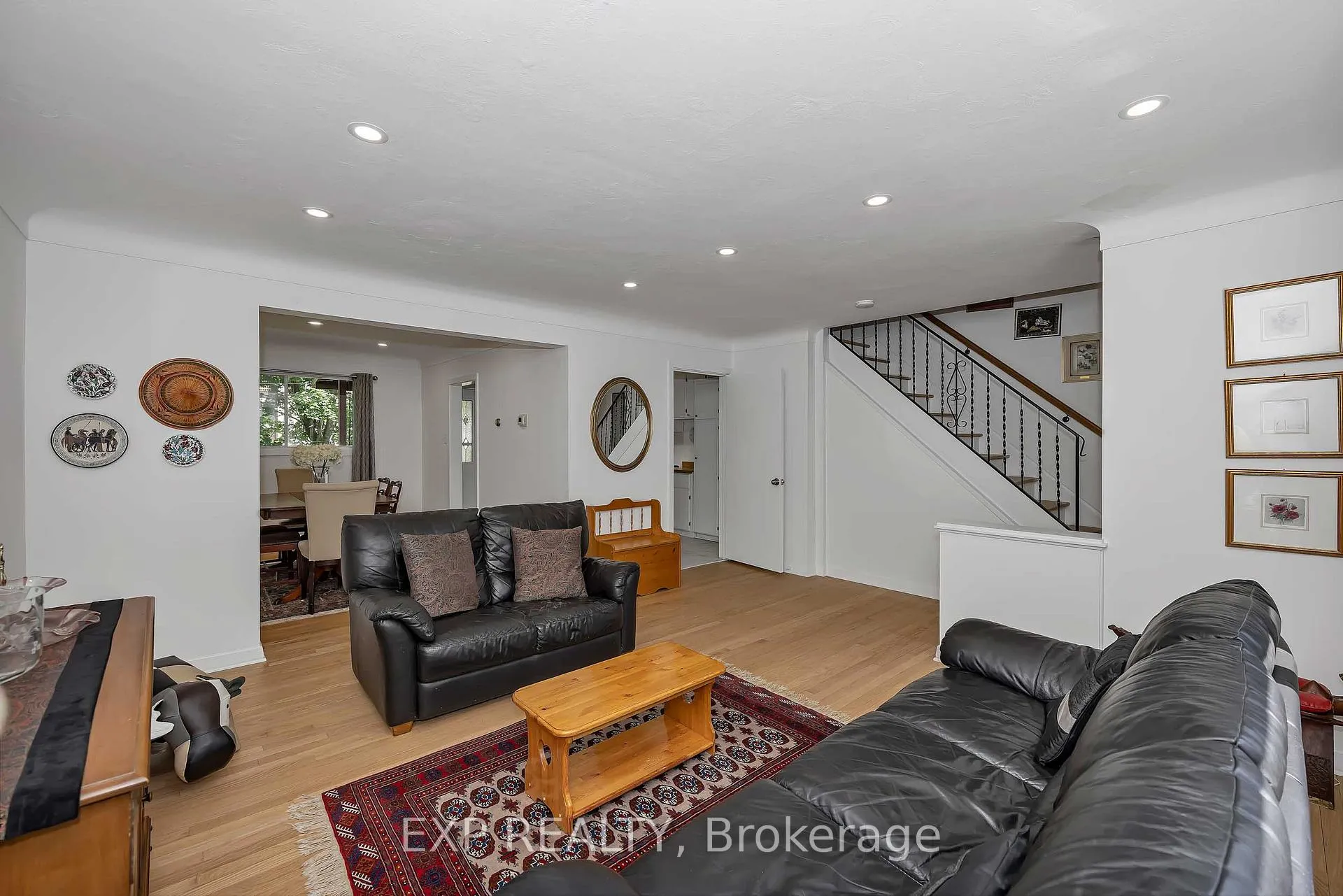 Photo 6 of 707 Roosevelt Avenue, Ottawa, Laurentianview — HOMEH
