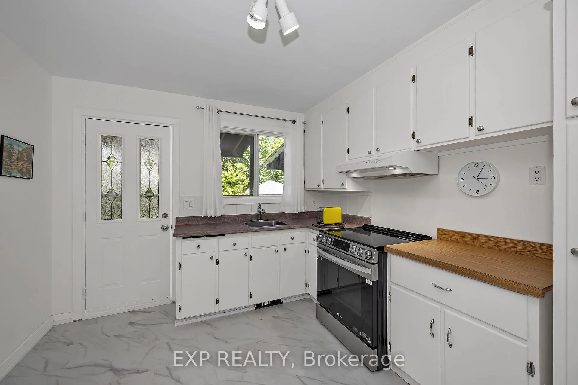 Photo 10 of 707 Roosevelt Avenue, Ottawa, Laurentianview — HOMEH