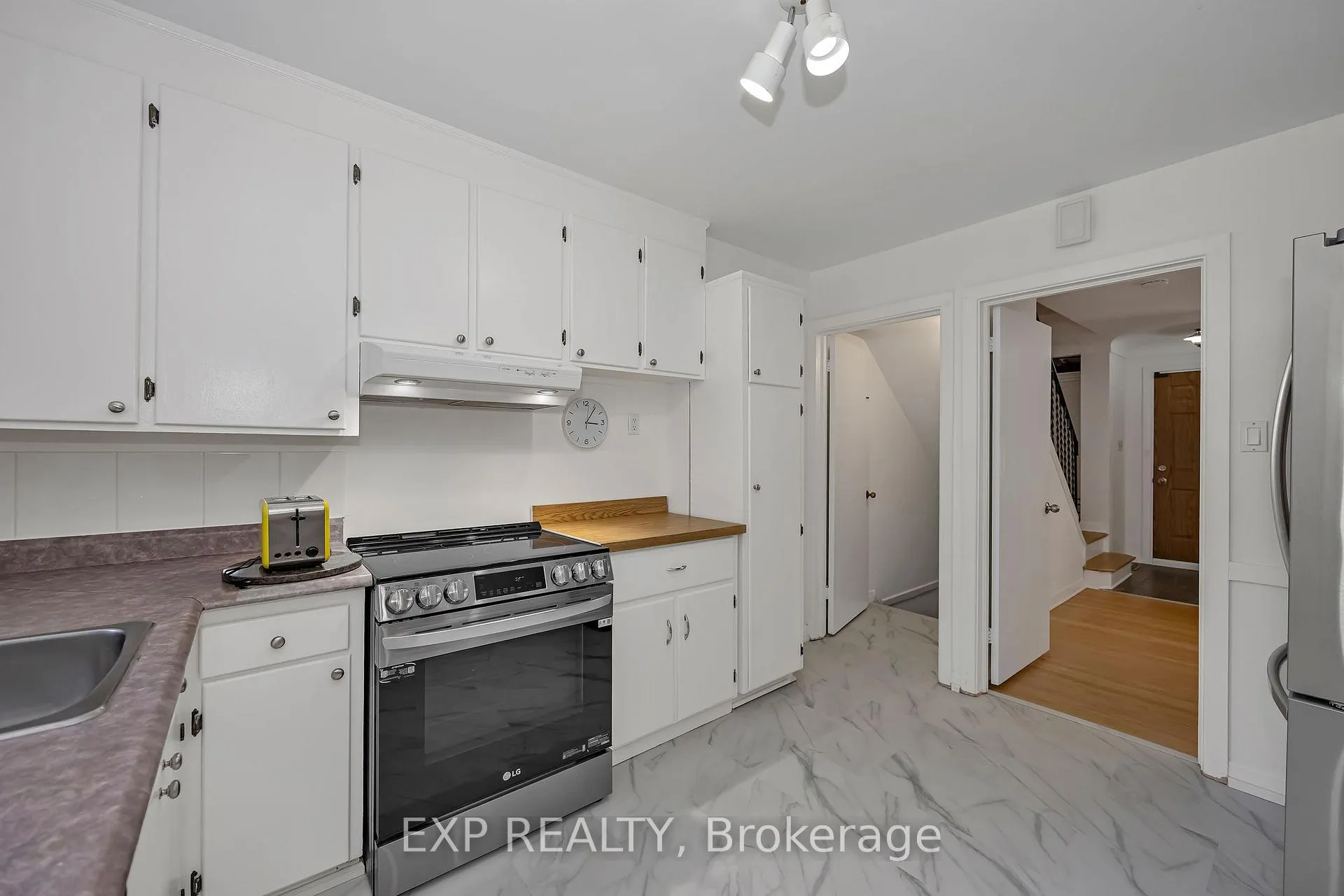 Photo 12 of 707 Roosevelt Avenue, Ottawa, Laurentianview — HOMEH