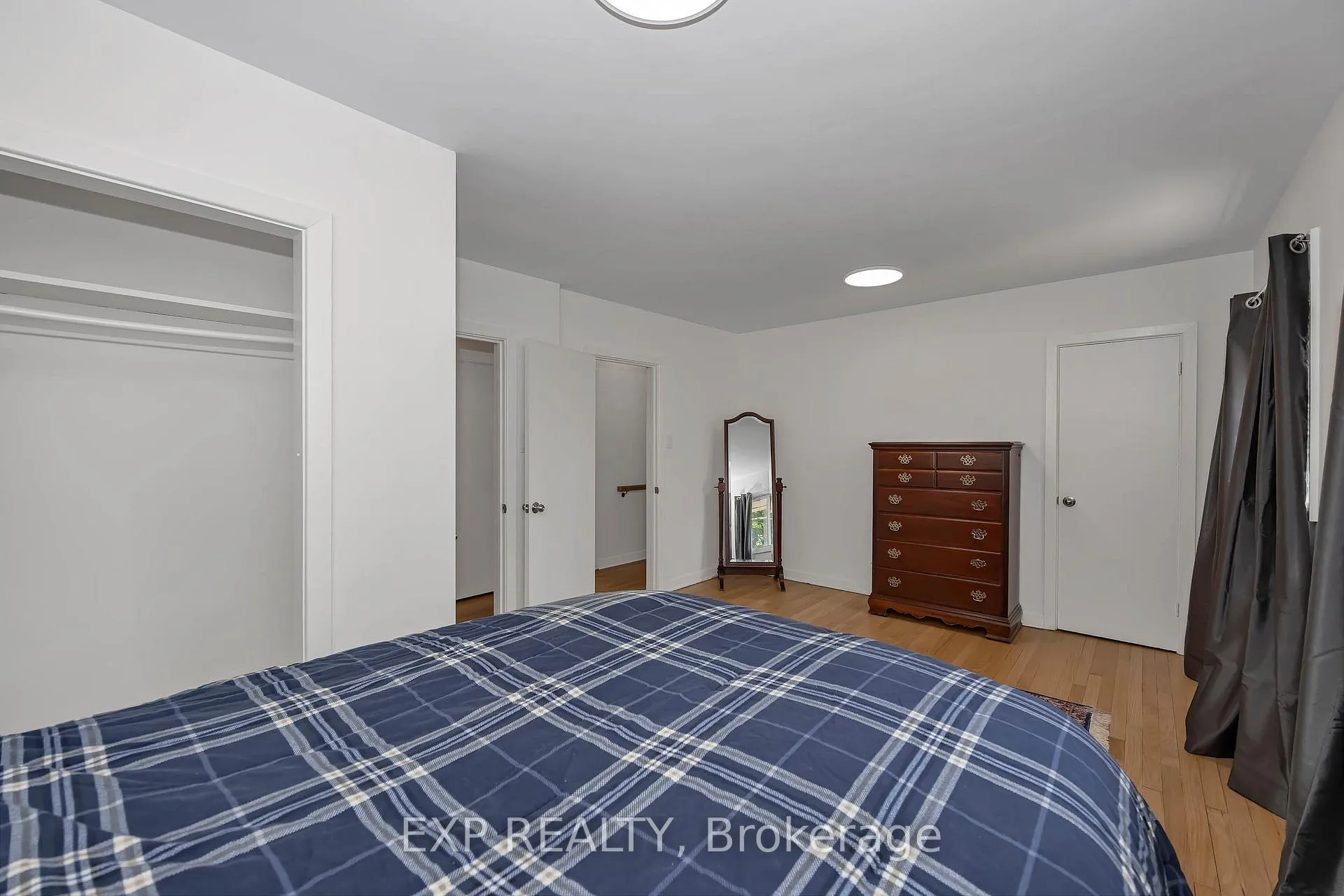 Photo 15 of 707 Roosevelt Avenue, Ottawa, Laurentianview — HOMEH