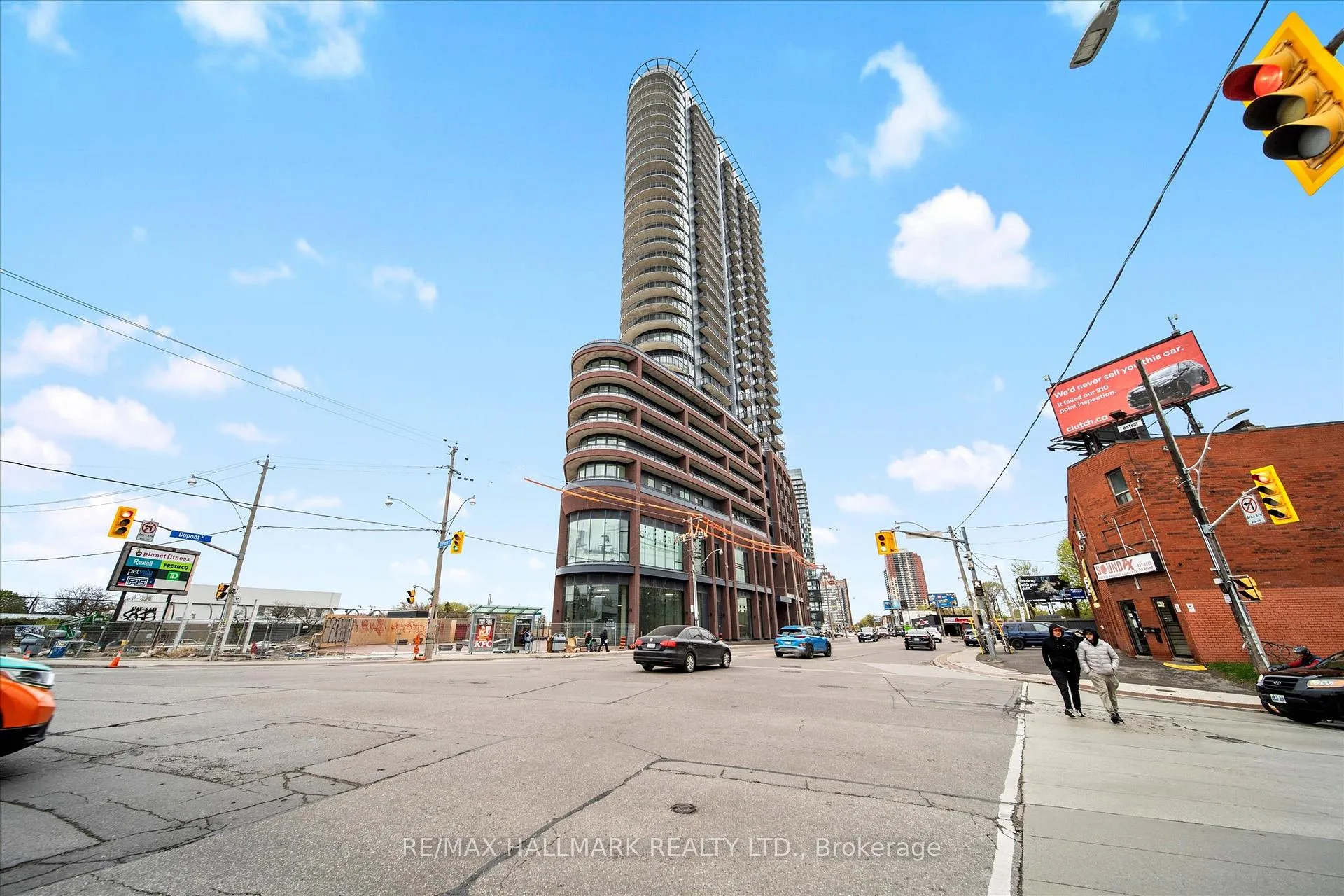 Front of Unit 1903, 1185 Dupont Street