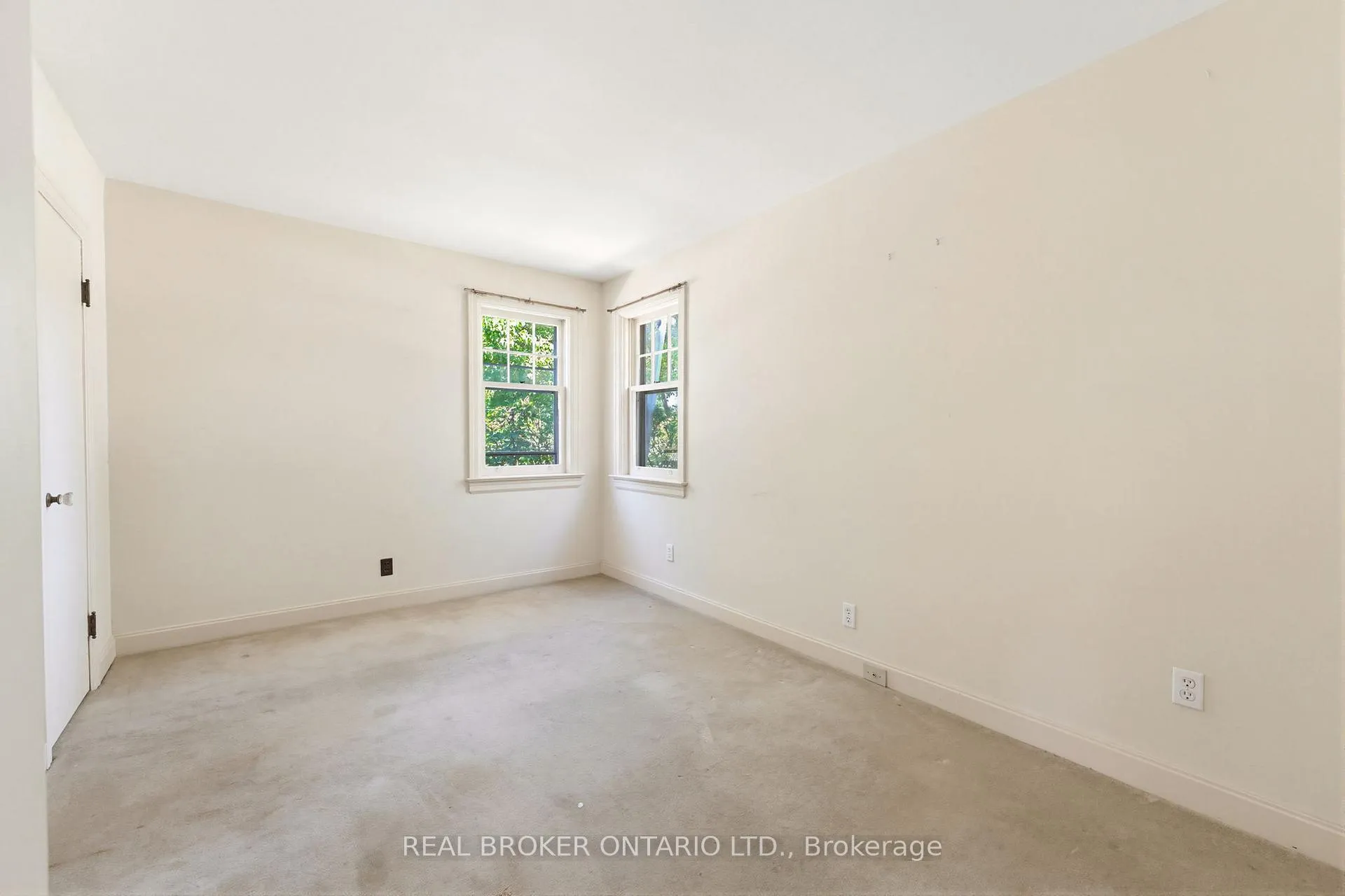 Photo 13 of 30 Lincoln Avenue, Brantford — HOMEH