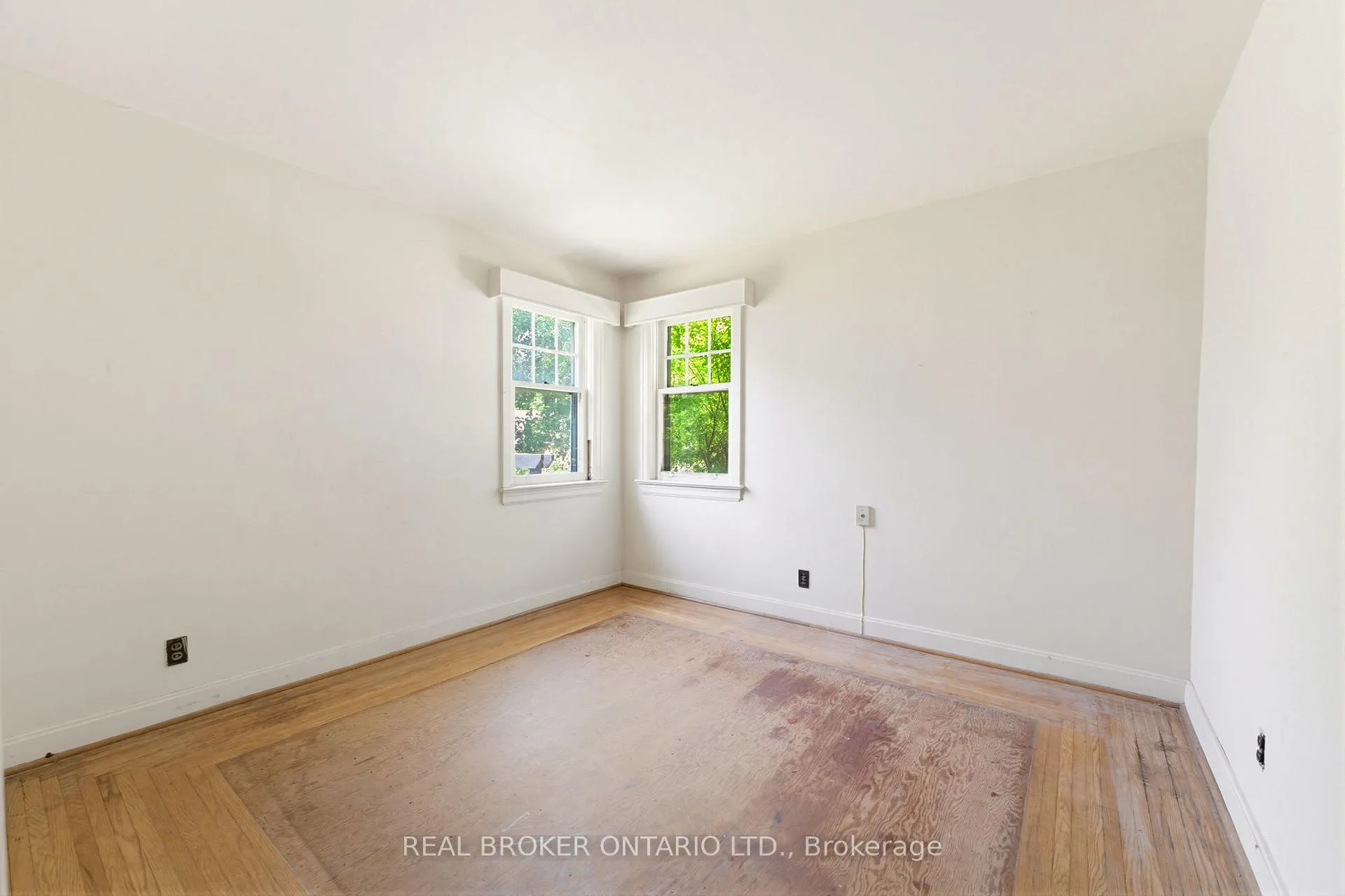 Photo 14 of 30 Lincoln Avenue, Brantford — HOMEH