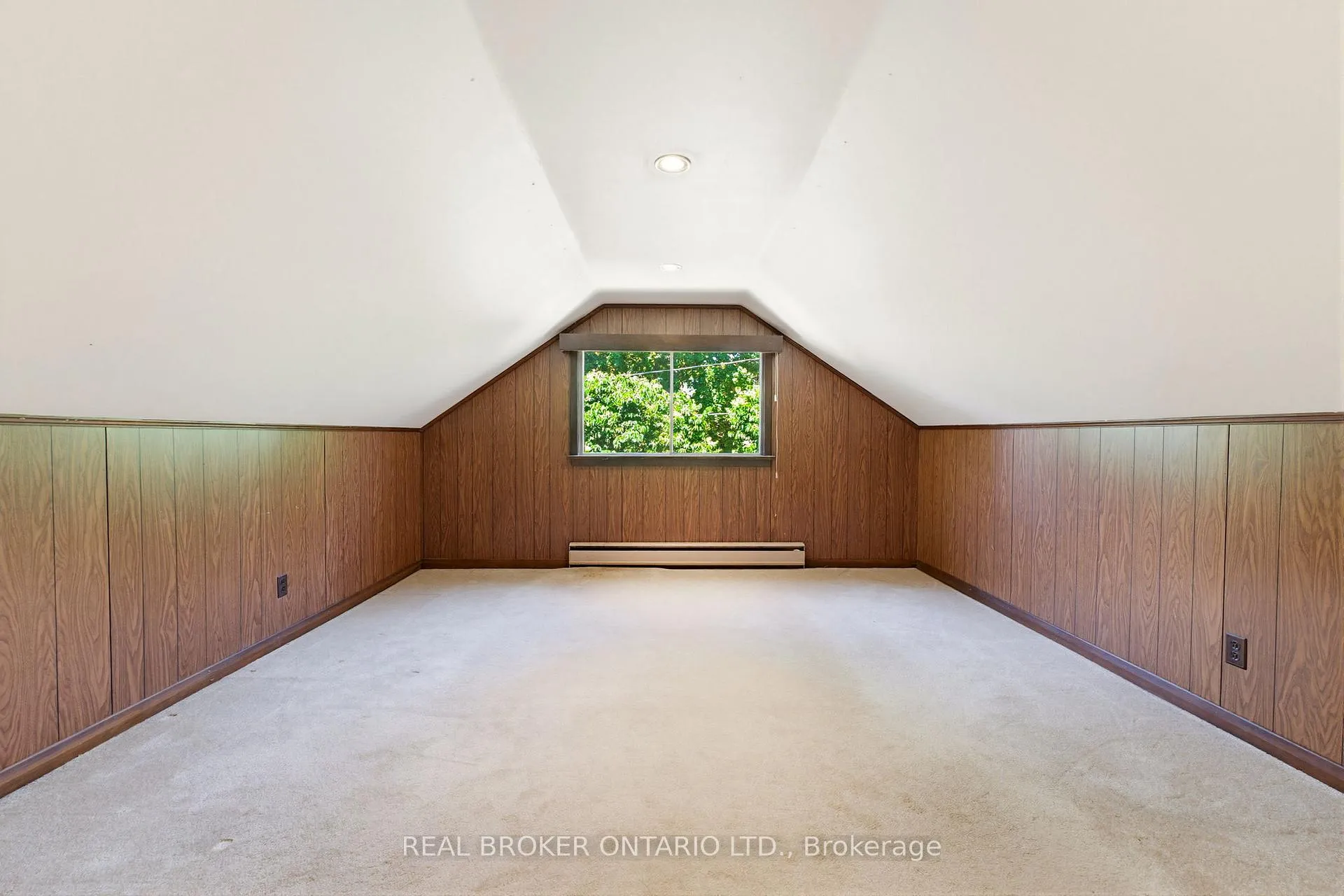 Photo 16 of 30 Lincoln Avenue, Brantford — HOMEH