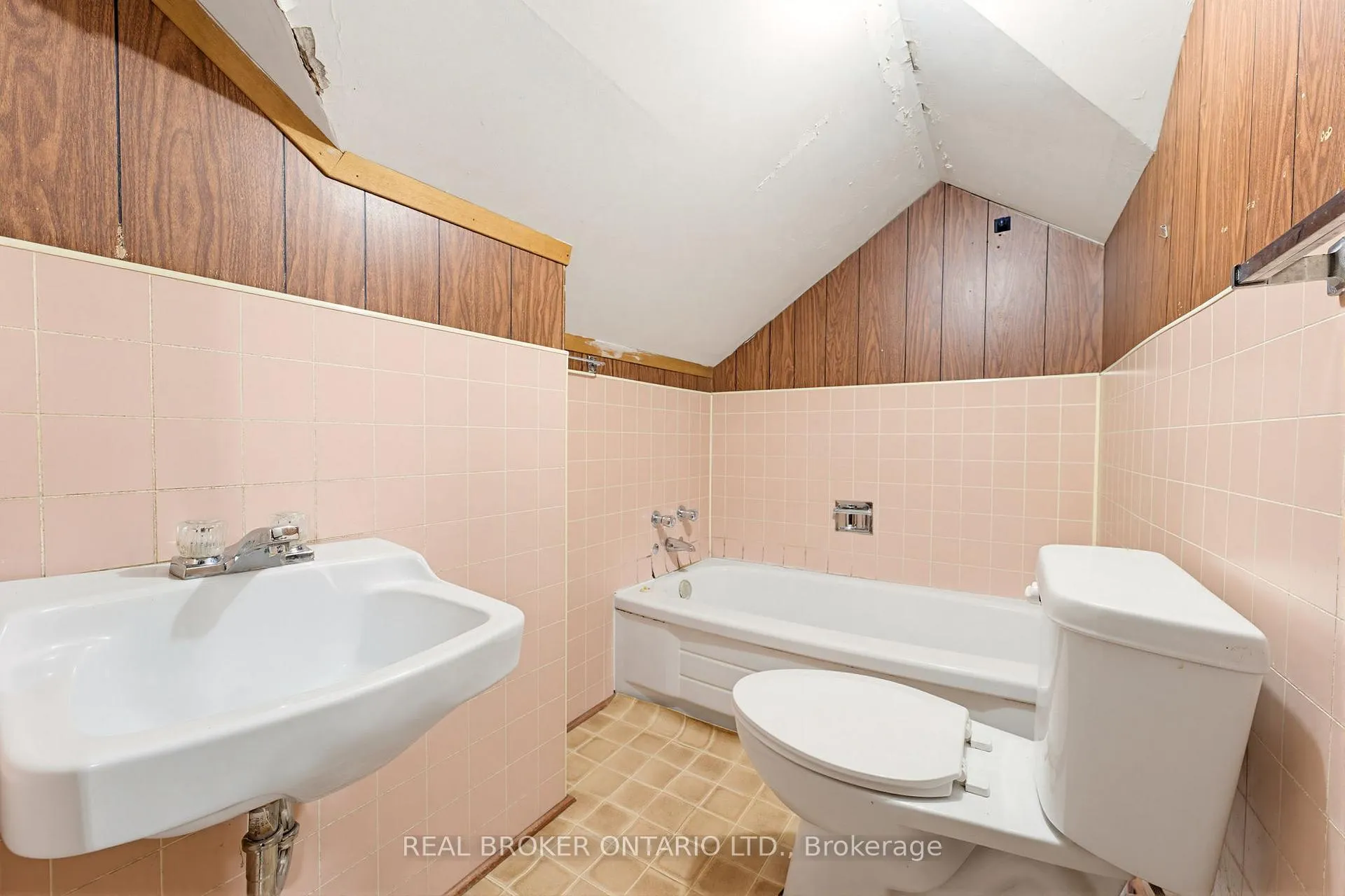 Photo 20 of 30 Lincoln Avenue, Brantford — HOMEH