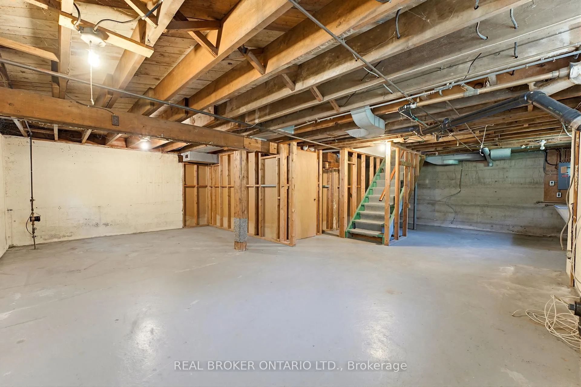 Photo 21 of 30 Lincoln Avenue, Brantford — HOMEH