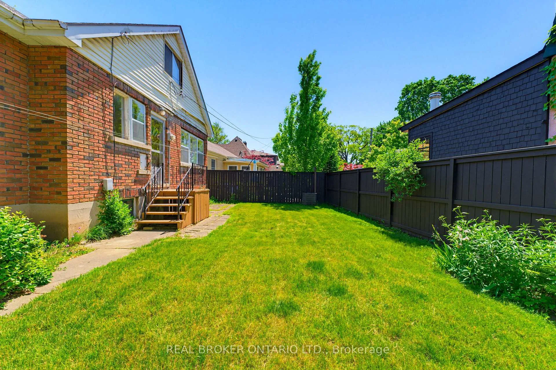 Photo 23 of 30 Lincoln Avenue, Brantford — HOMEH