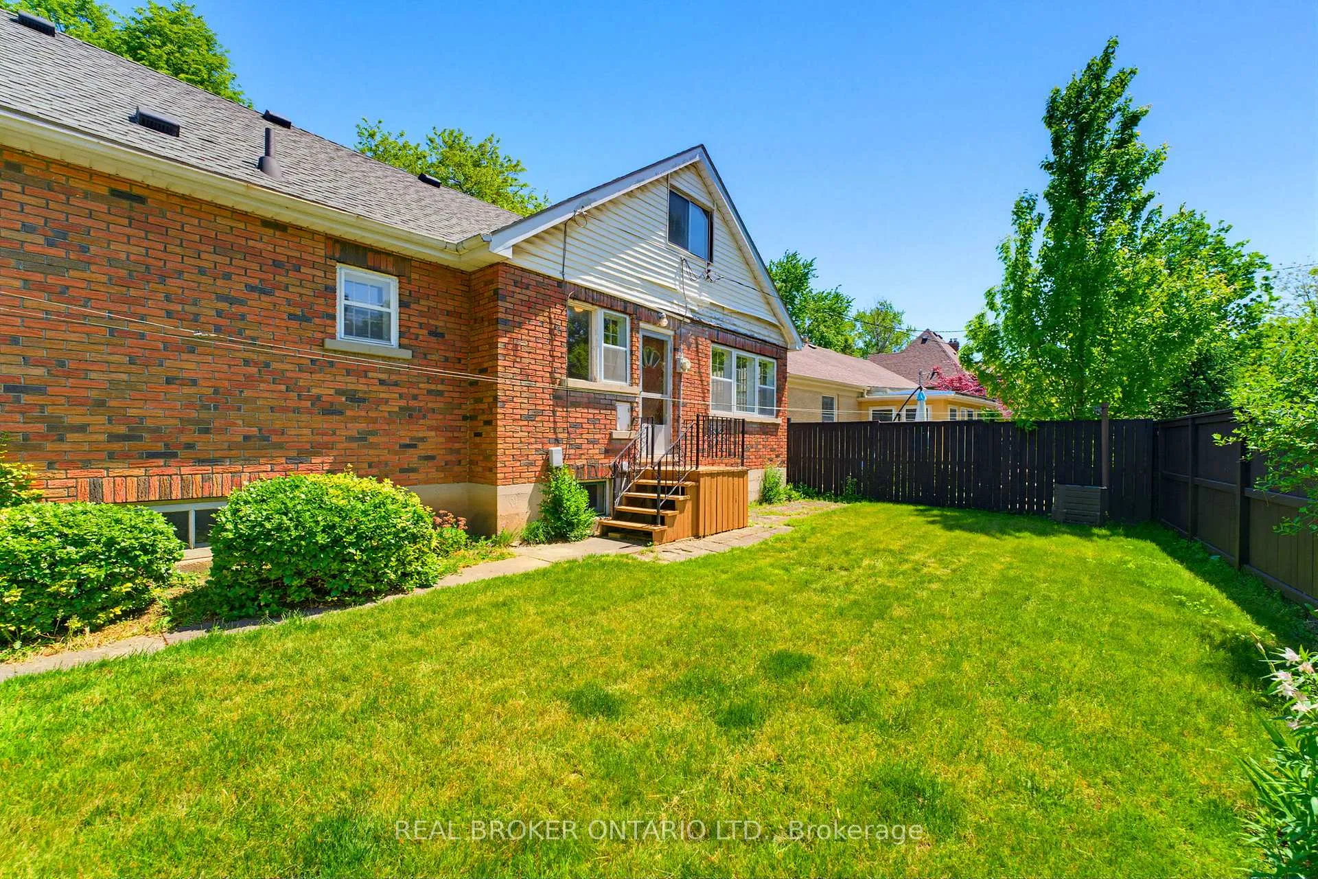 Photo 24 of 30 Lincoln Avenue, Brantford — HOMEH