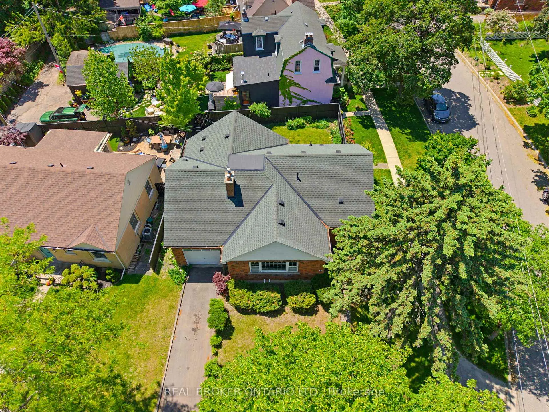 Photo 32 of 30 Lincoln Avenue, Brantford — HOMEH