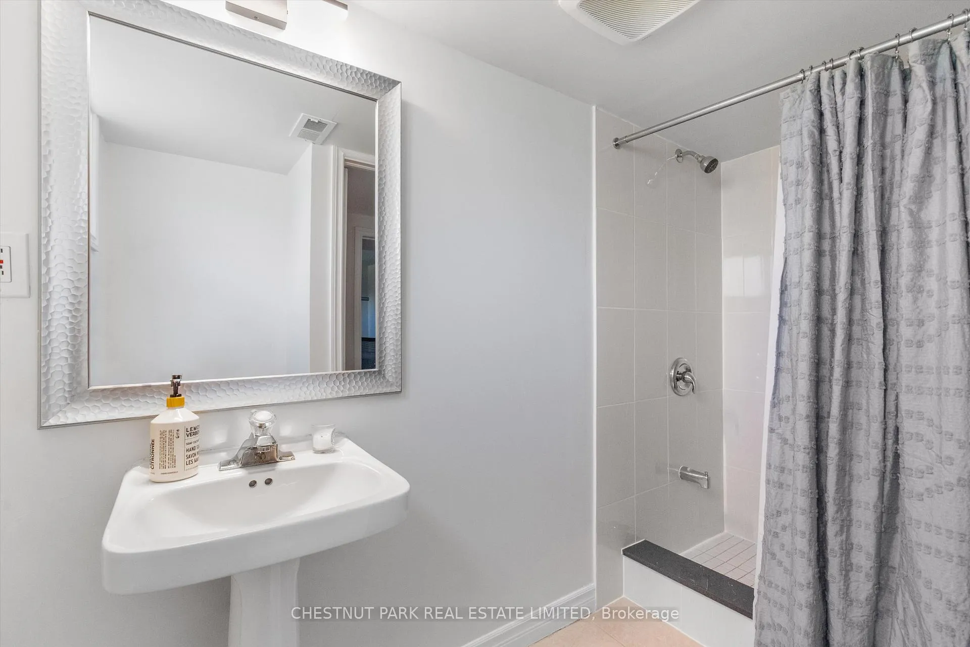 Photo 17 of 123 Wesley Street, Etobicoke, Stonegate-Queensway — HOMEH