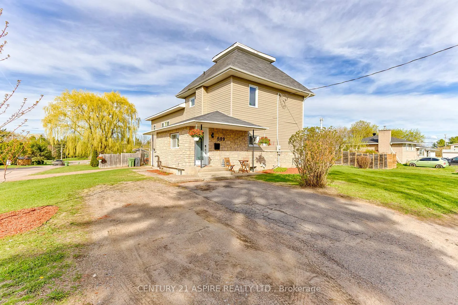 Photo 1 of 509 Roy Street E, Laurentian Valley — HOMEH