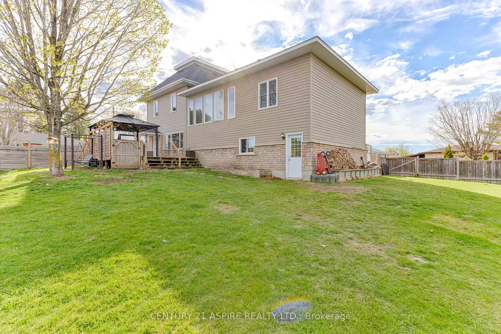 Photo 5 of 509 Roy Street E, Laurentian Valley — HOMEH