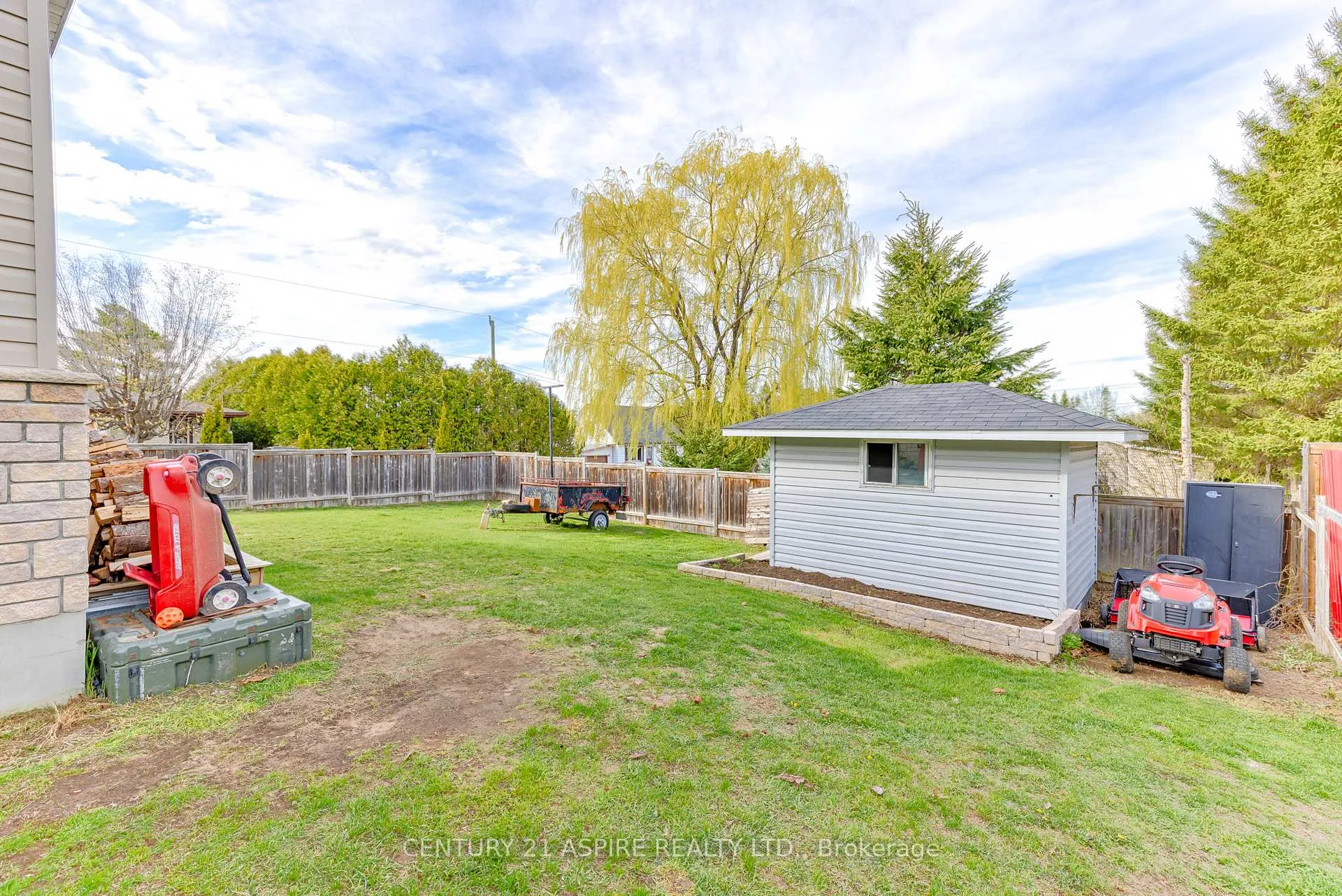 Photo 10 of 509 Roy Street E, Laurentian Valley — HOMEH