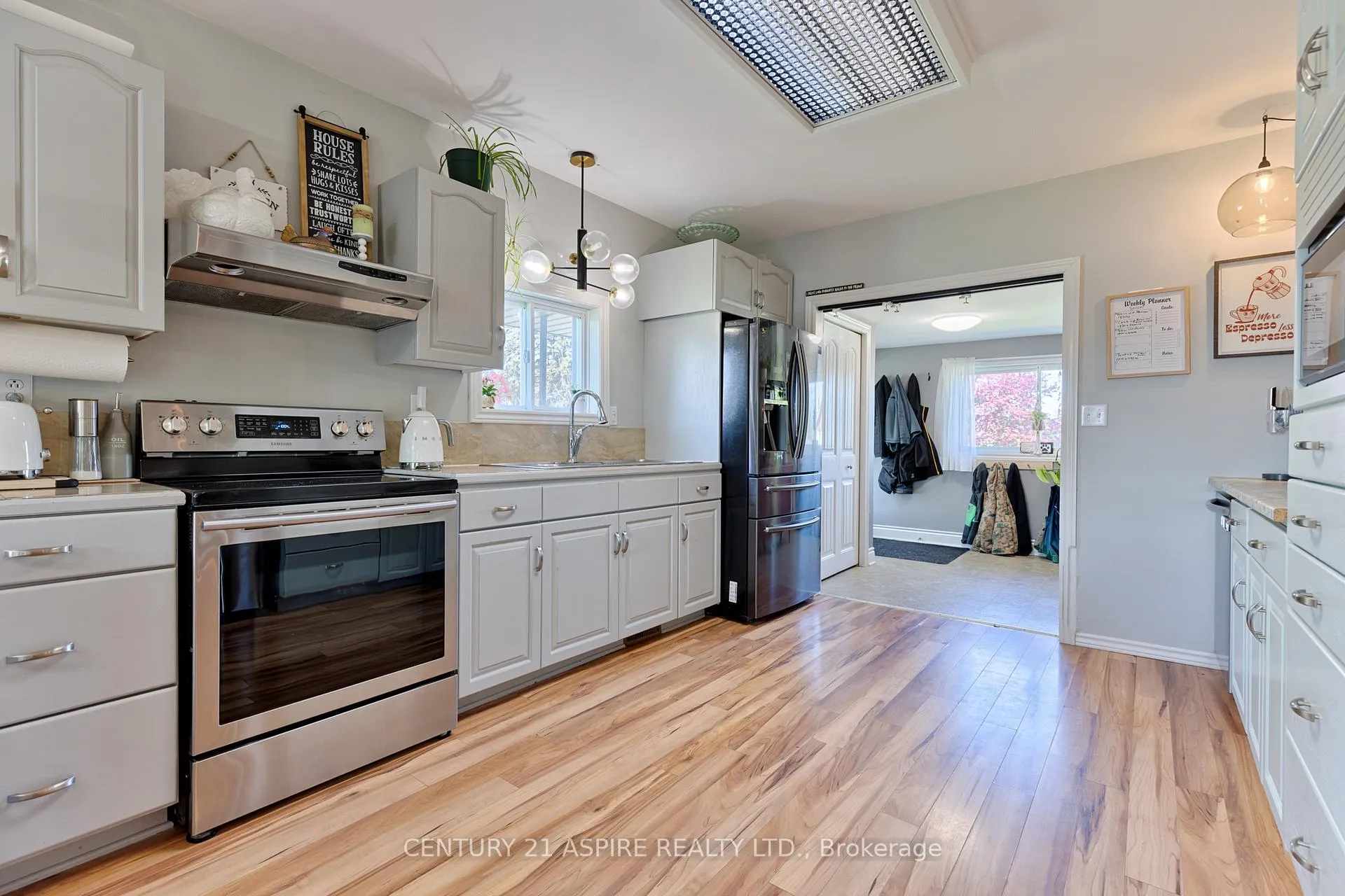 Photo 15 of 509 Roy Street E, Laurentian Valley — HOMEH