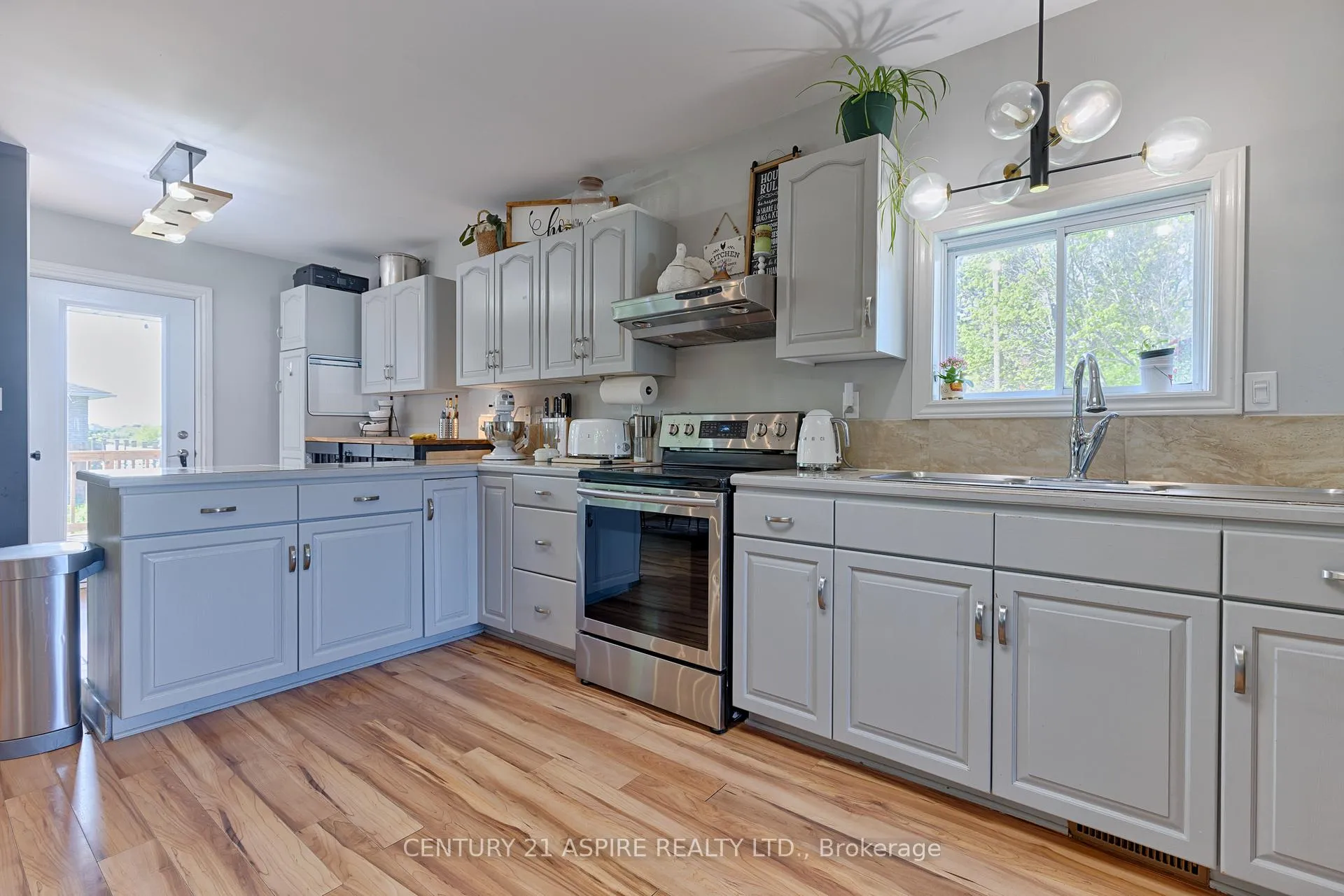 Photo 17 of 509 Roy Street E, Laurentian Valley — HOMEH