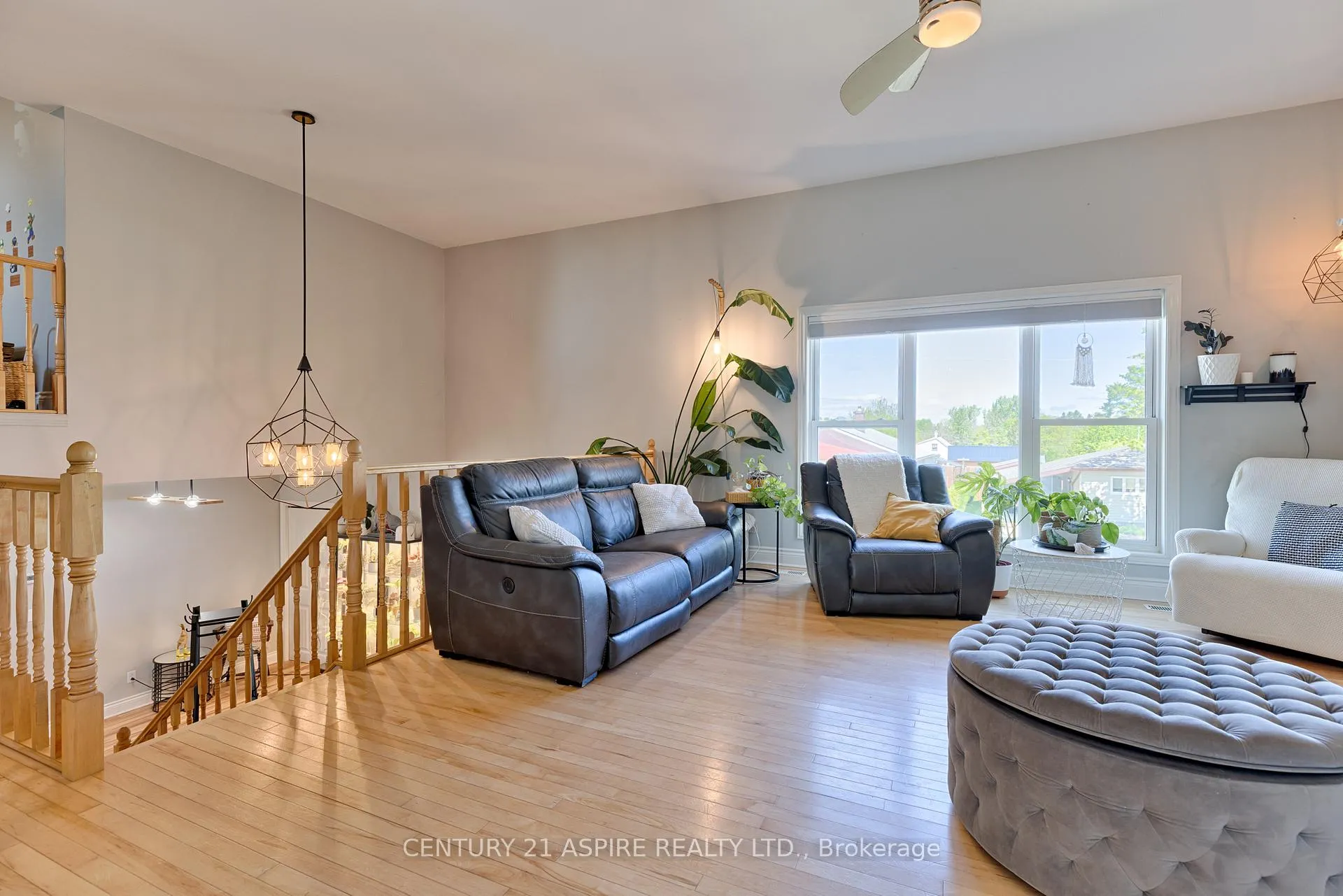 Photo 25 of 509 Roy Street E, Laurentian Valley — HOMEH