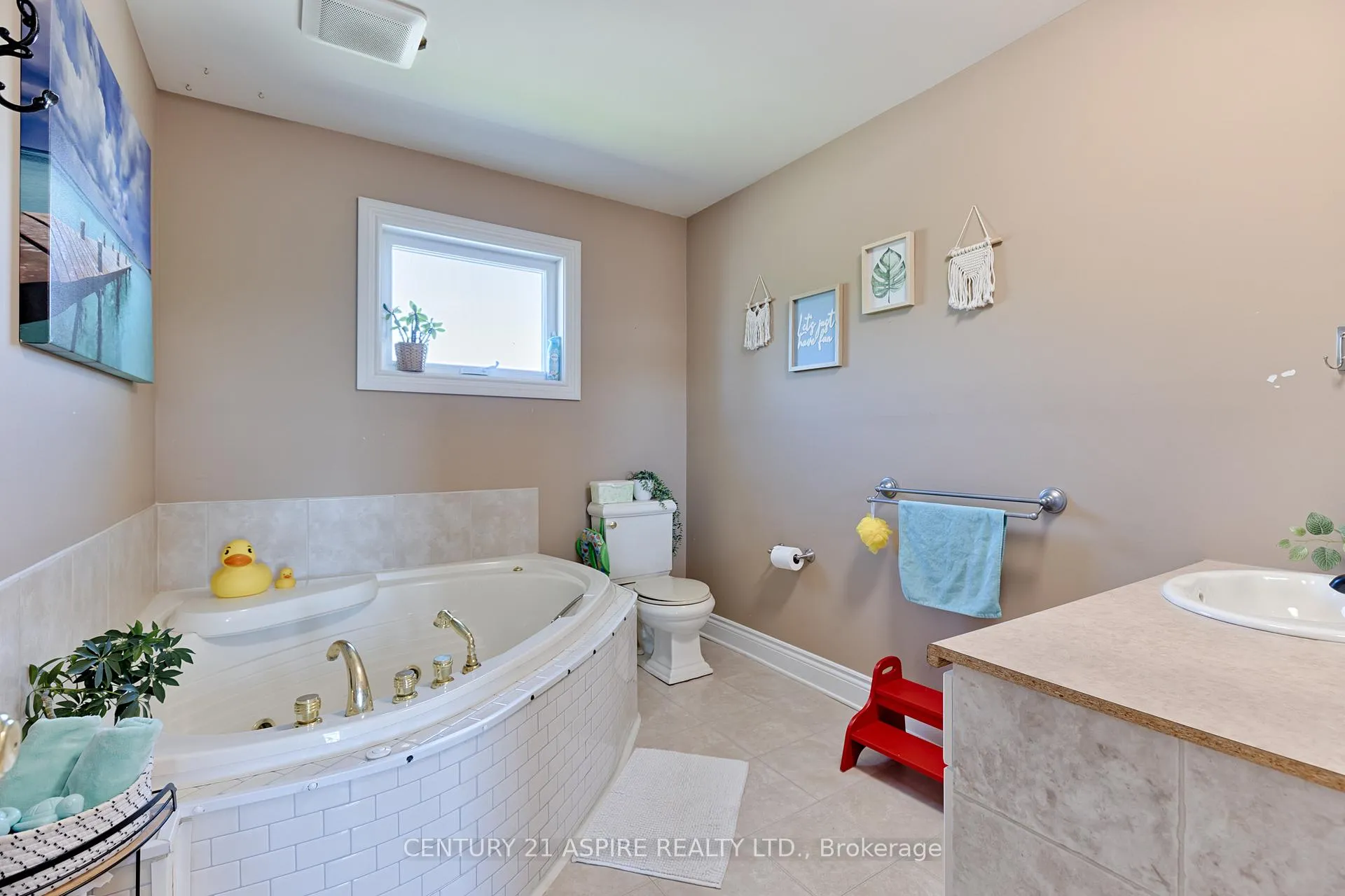 Photo 38 of 509 Roy Street E, Laurentian Valley — HOMEH