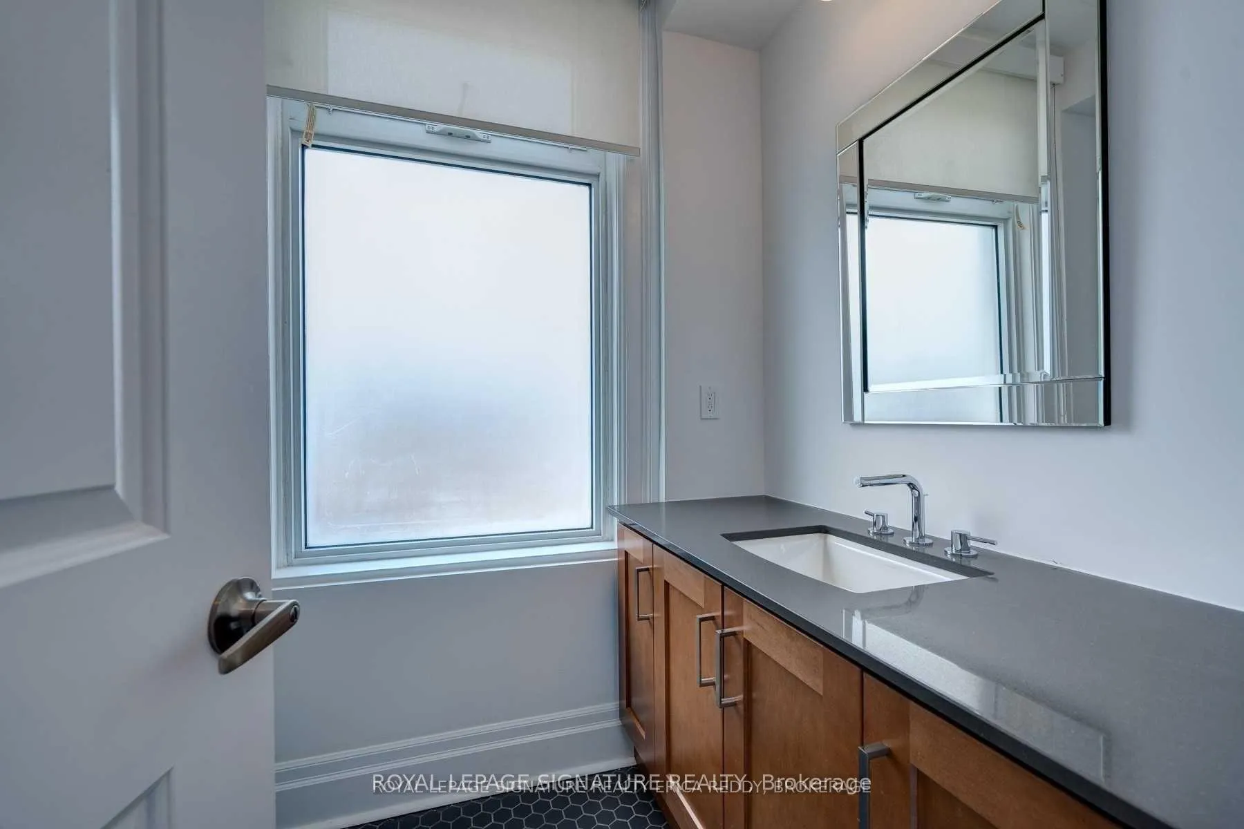 Photo 7 of Unit 2B, 1 Lansdowne Avenue, Toronto, Roncesvalles — HOMEH