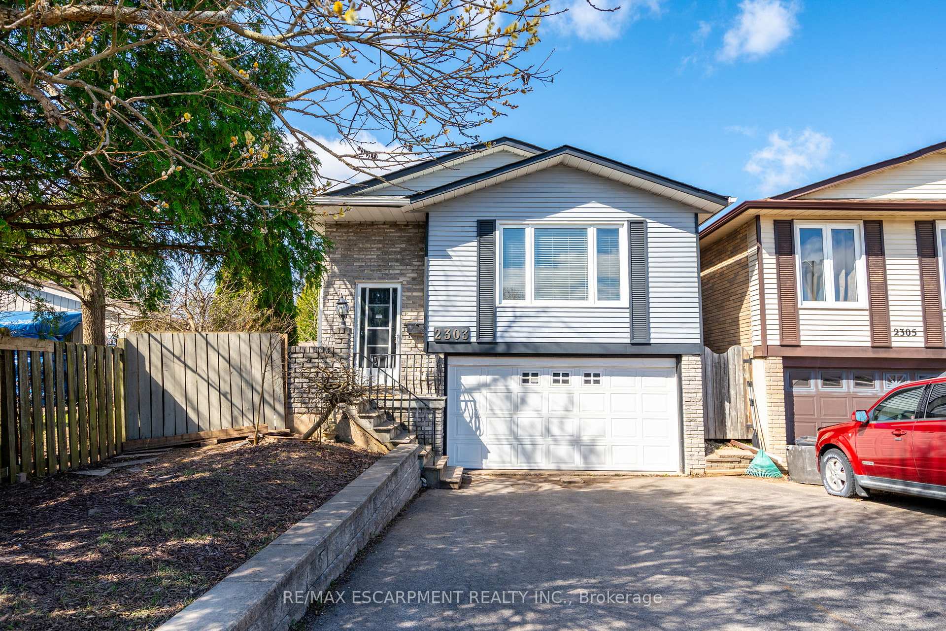 Front of 2303 Malcolm Crescent