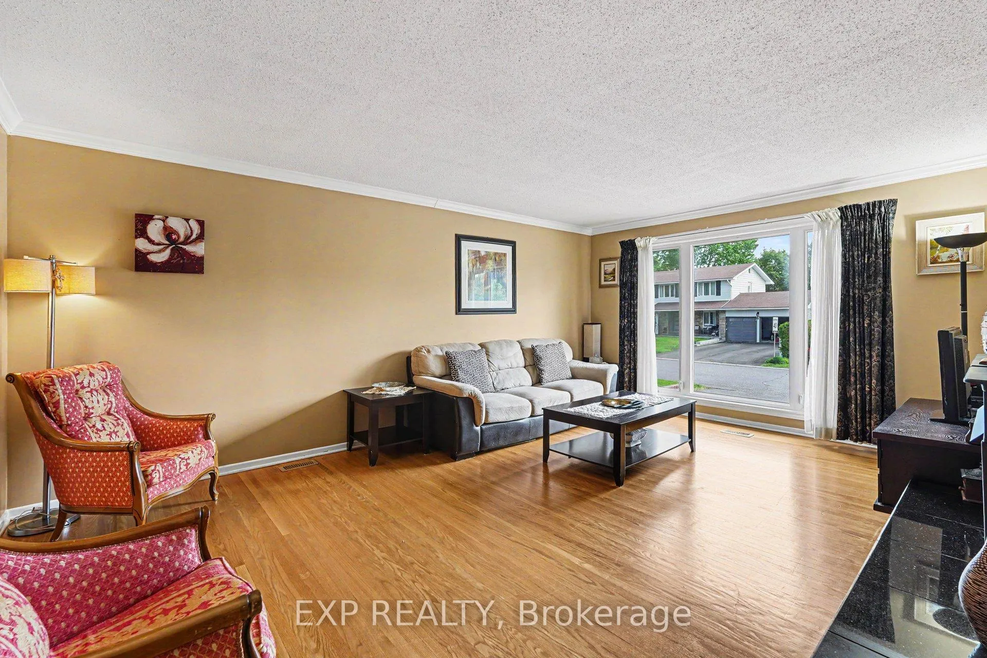 Photo 6 of 47 Langholm Crescent, Ottawa, Barrhaven - Pheasant Run — HOMEH