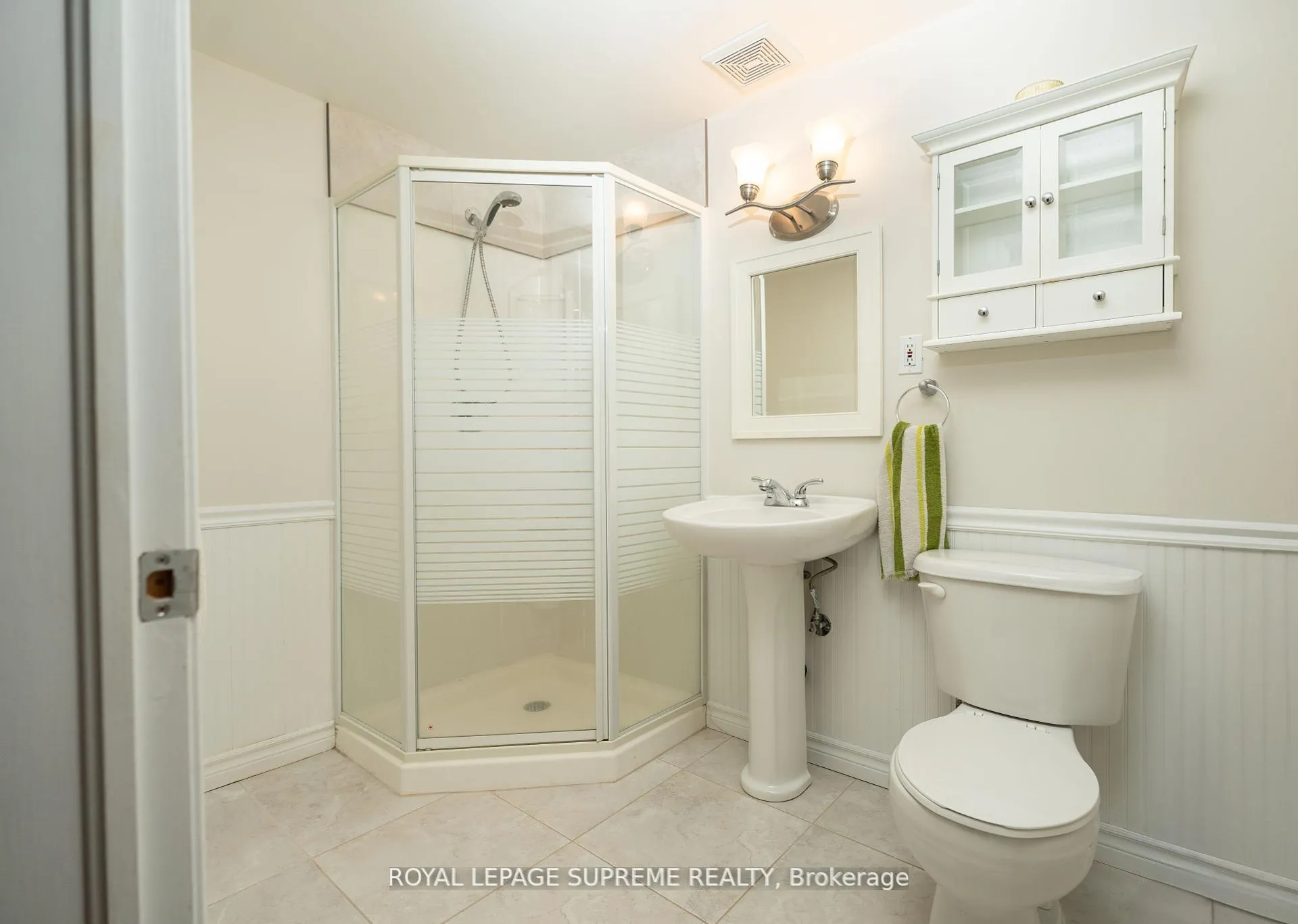 Photo 11 of 31 1/2 Thorold Road E, Welland, Prince Charles — HOMEH