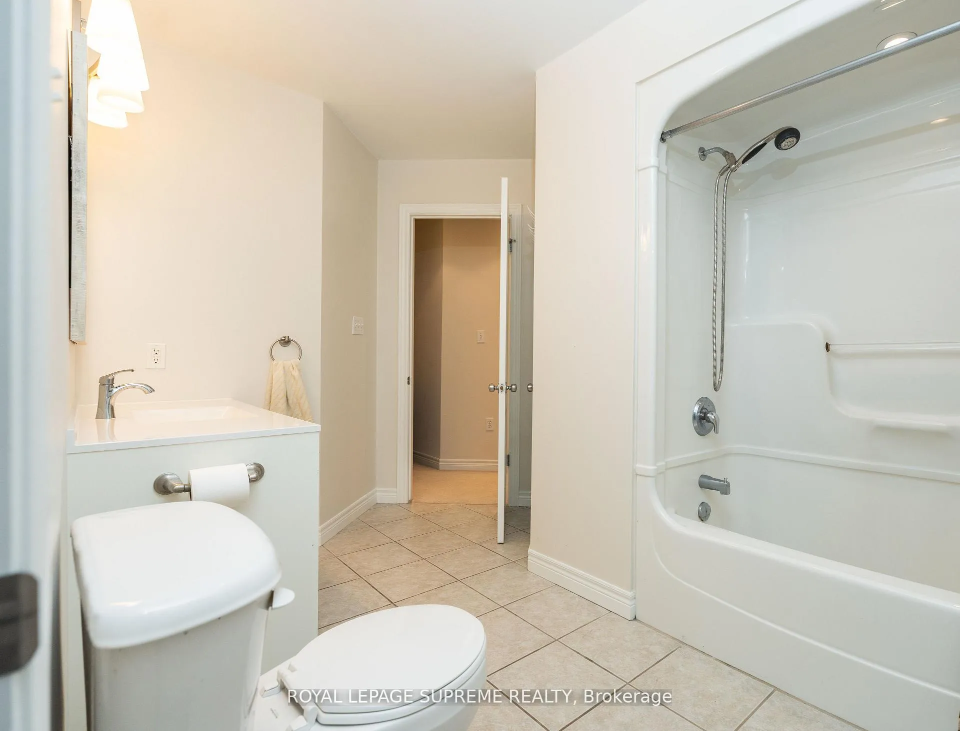 Photo 20 of 31 1/2 Thorold Road E, Welland, Prince Charles — HOMEH