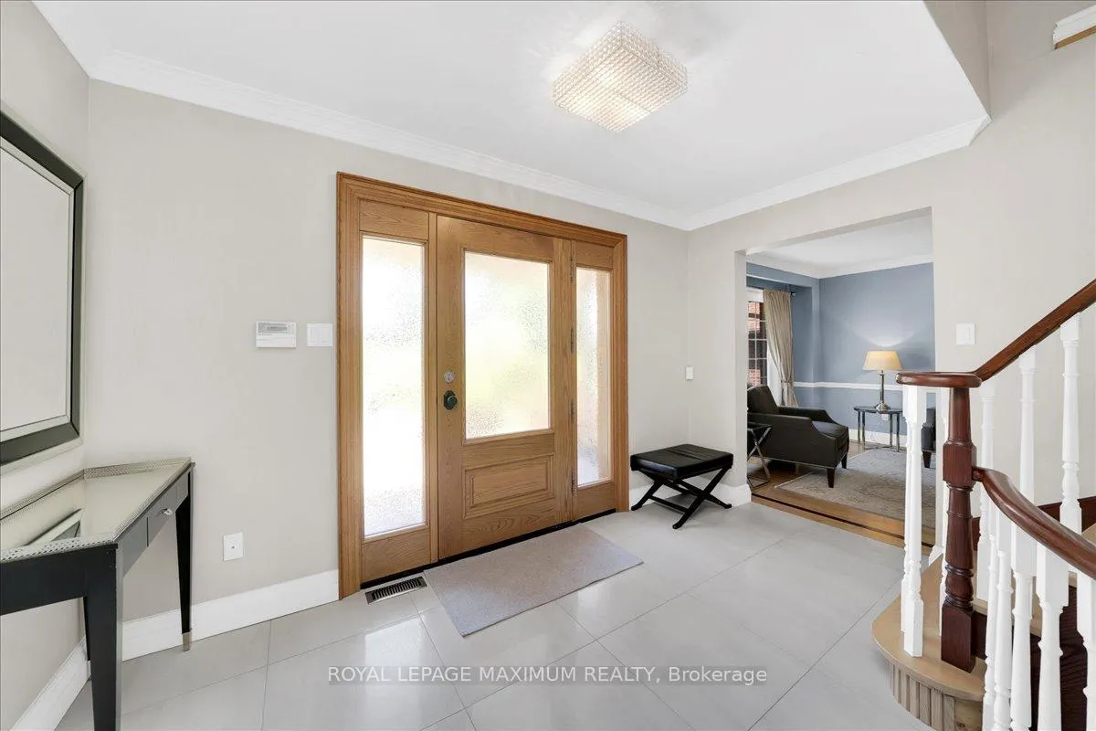 Photo 4 of 62 Montgomery Court, Markham, Buttonville — HOMEH