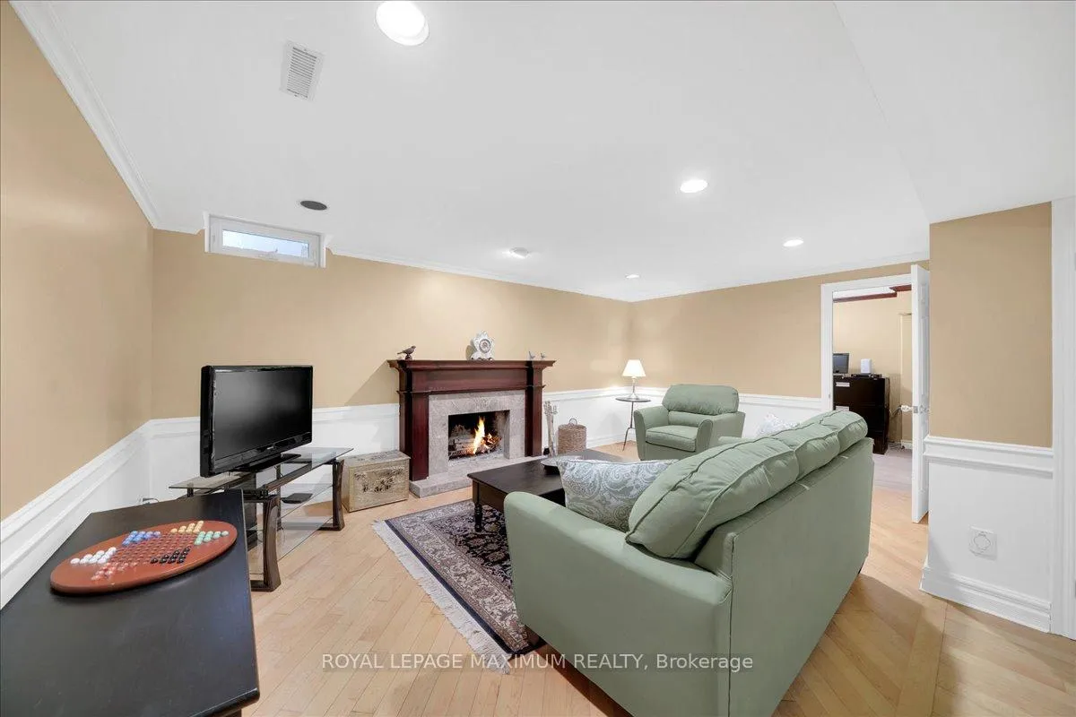 Photo 42 of 62 Montgomery Court, Markham, Buttonville — HOMEH