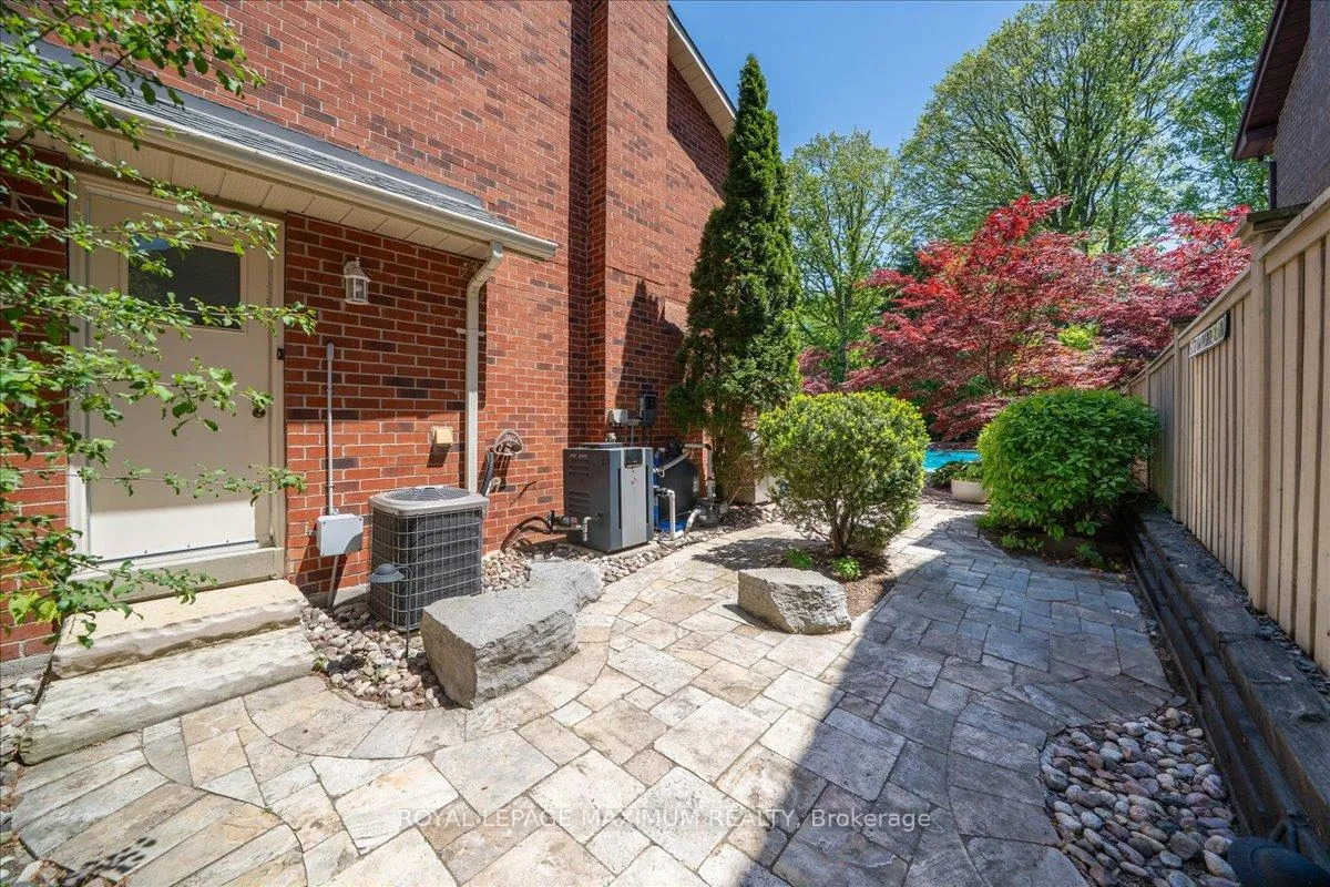 Photo 45 of 62 Montgomery Court, Markham, Buttonville — HOMEH