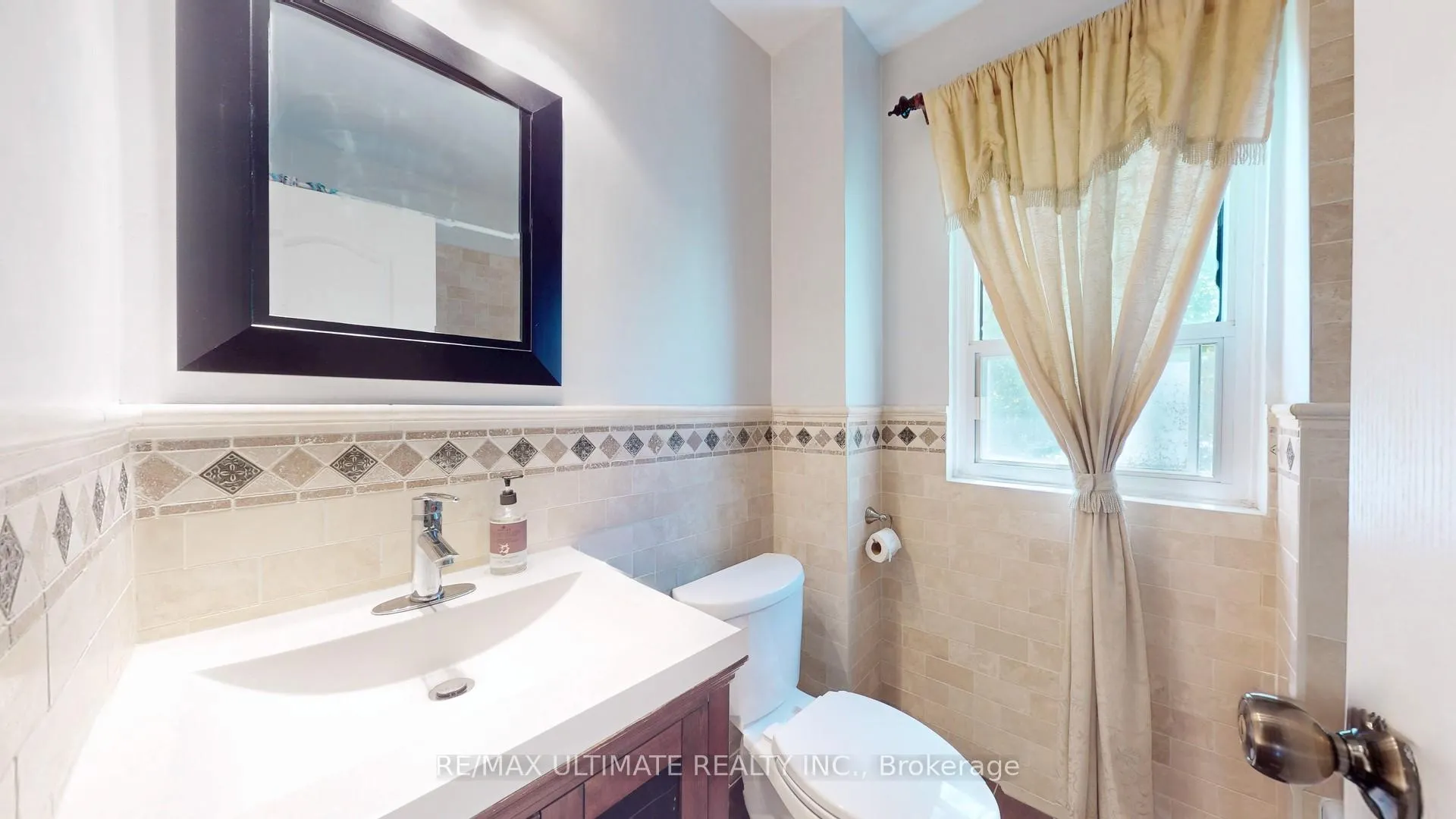 Photo 8 of 1299 Dundas Street E, Toronto, South Riverdale — HOMEH